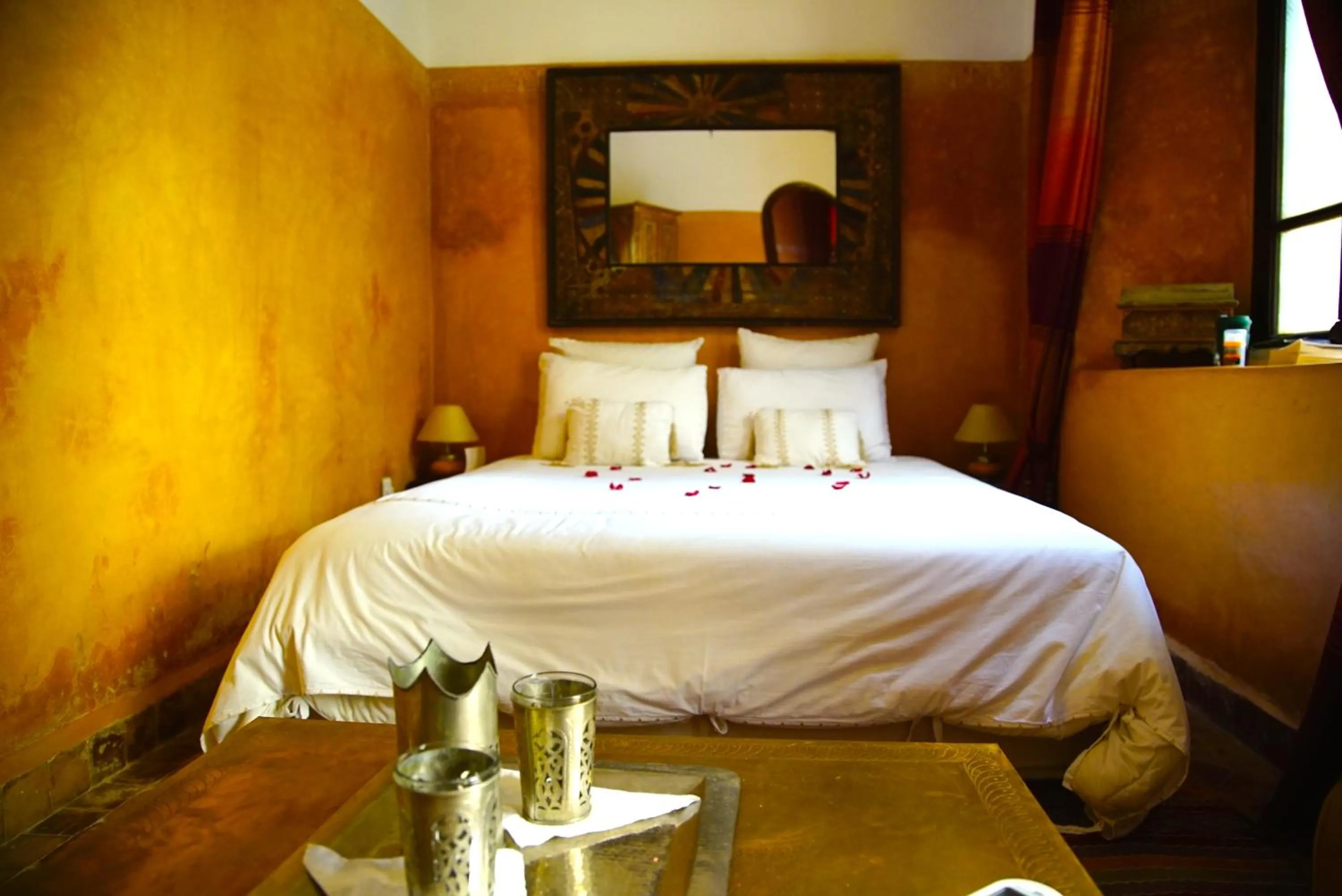 Photo of the whole room, Bed in Riad Al Loune
