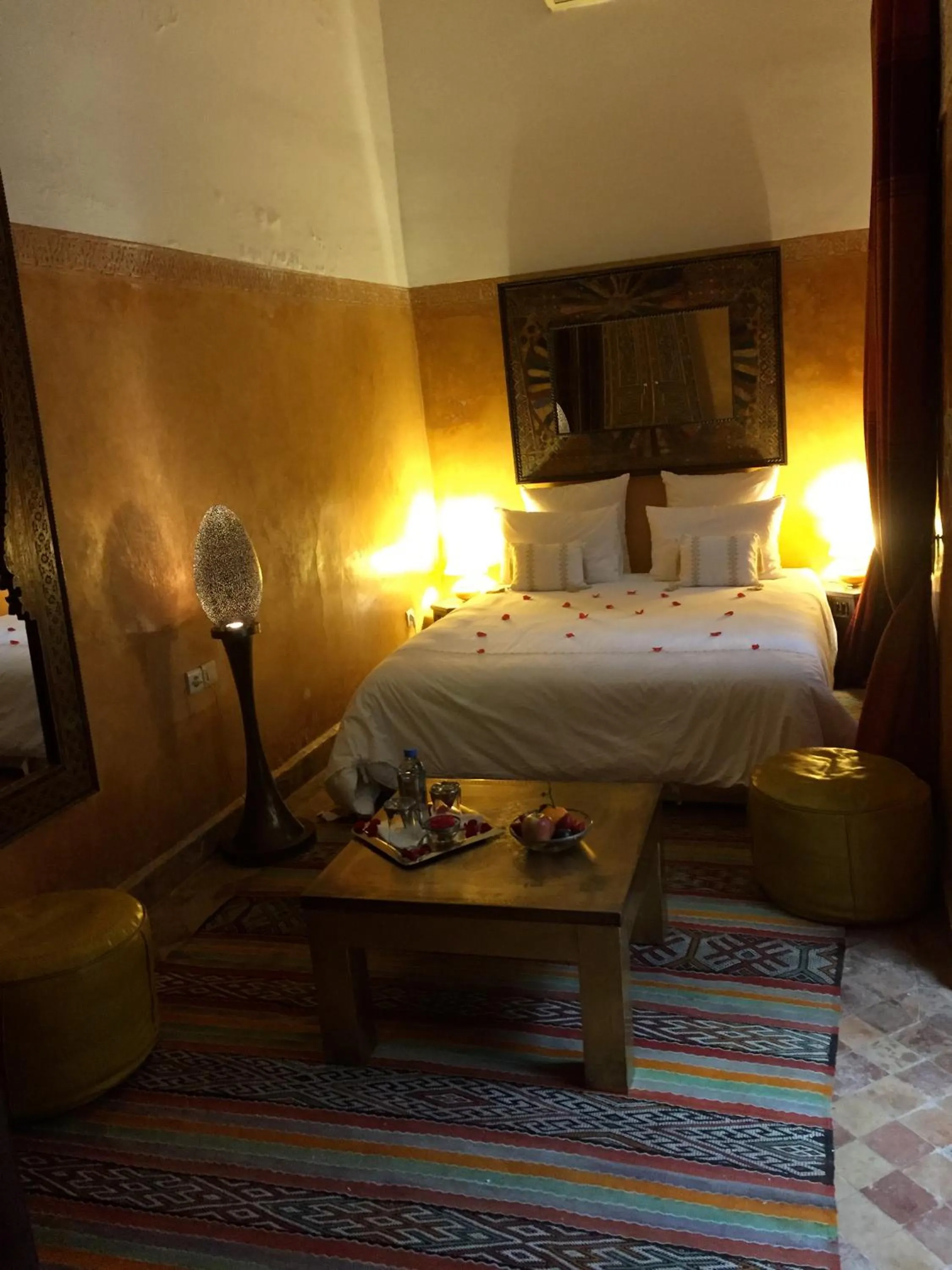 Photo of the whole room, Bed in Riad Al Loune