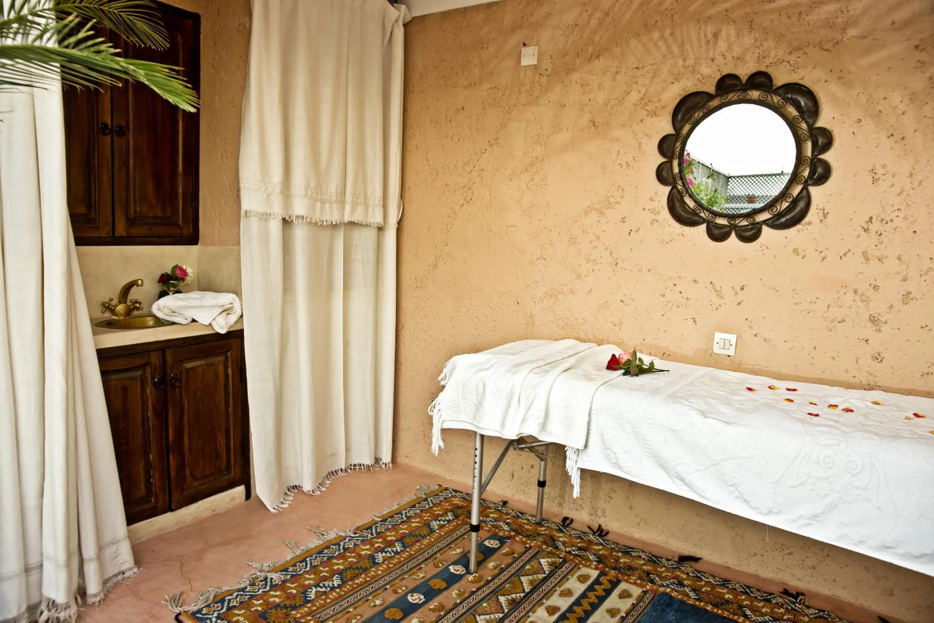 Massage, Bed in Riad Al Loune