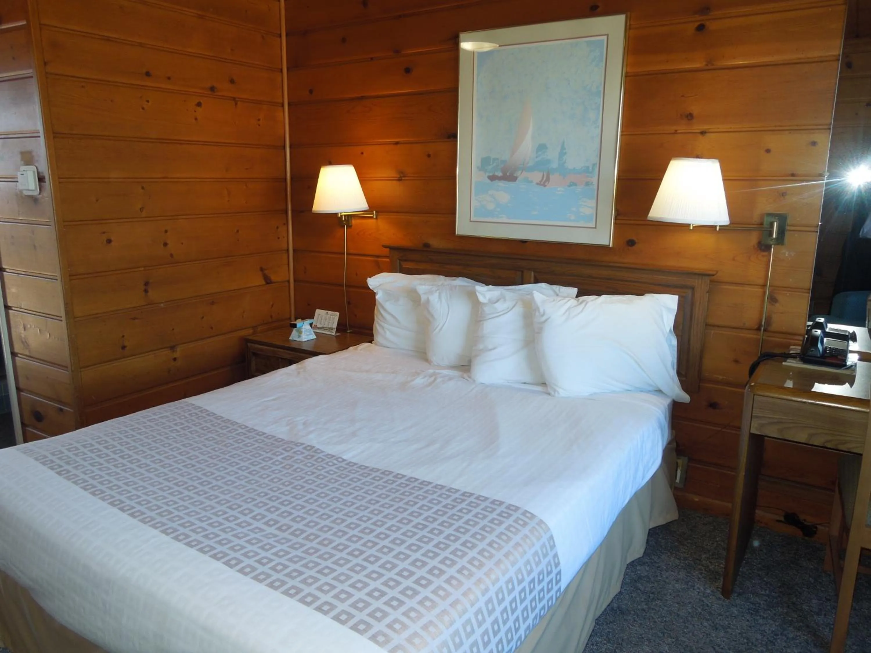 Photo of the whole room in Arlington Inn