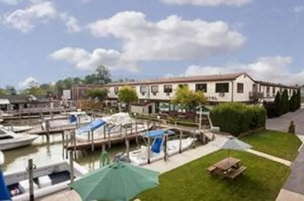 Facade/entrance in Arlington Inn