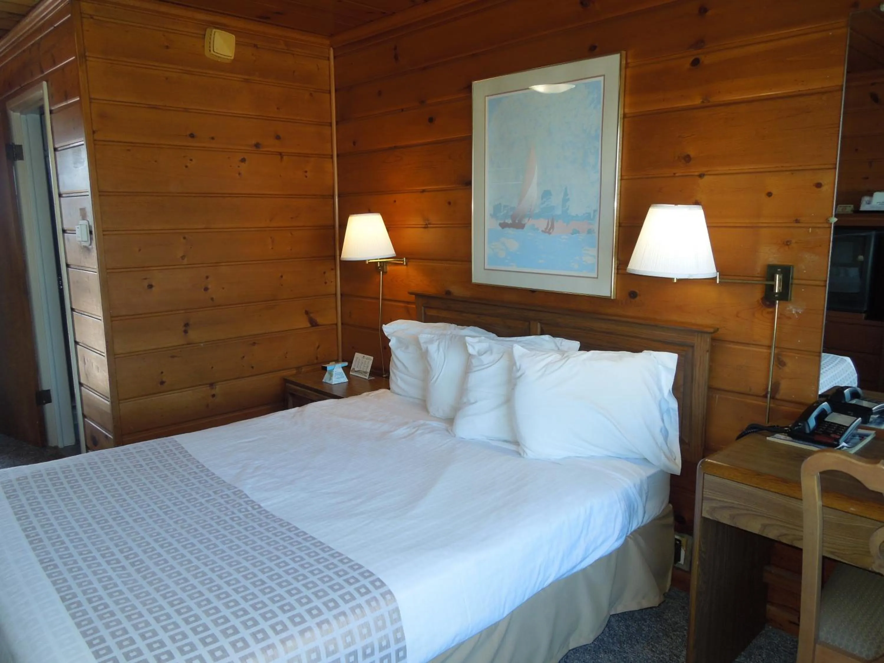 Photo of the whole room in Arlington Inn