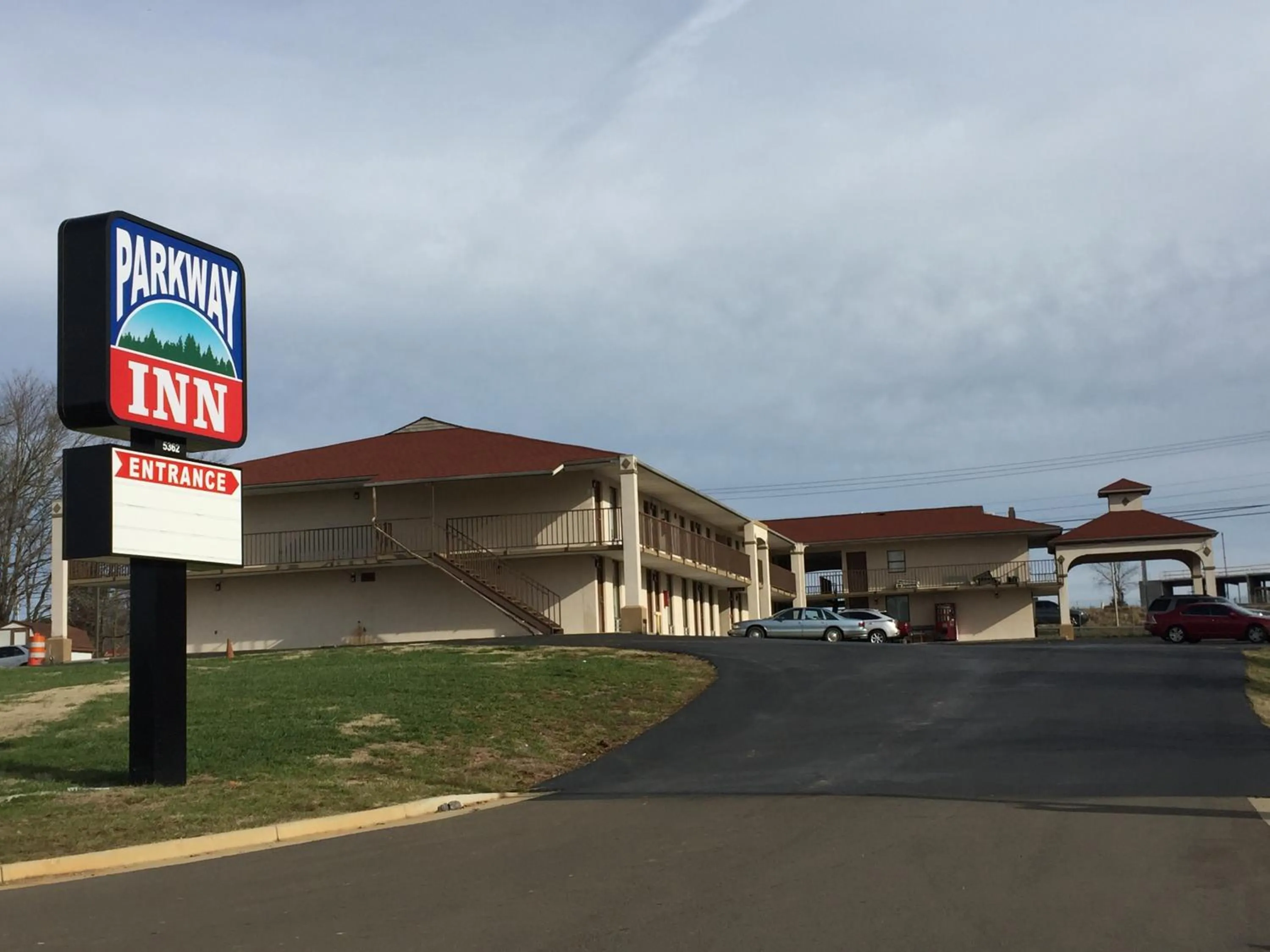 Property logo or sign in Parkway Inn