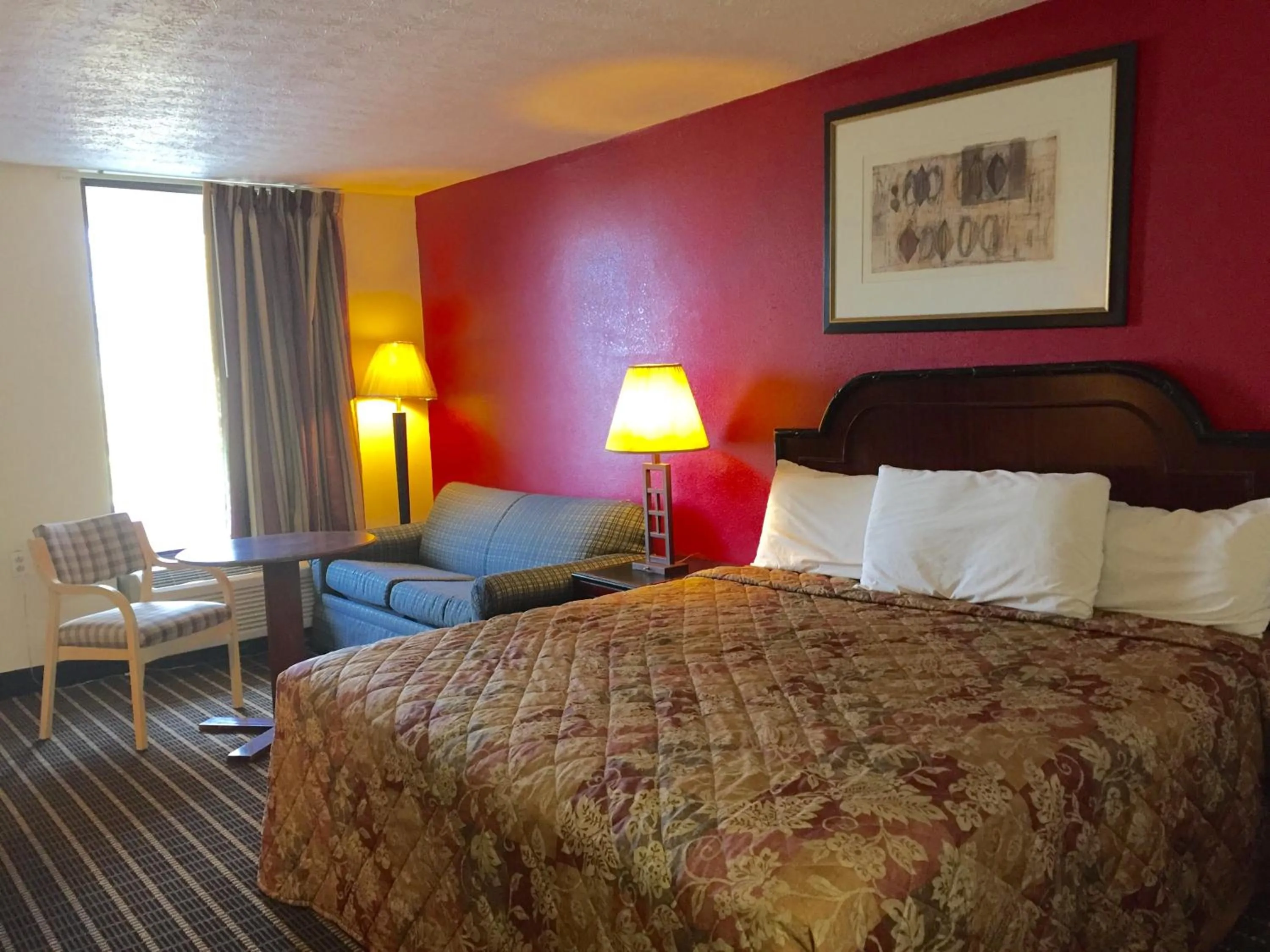 Bedroom, Bed in Parkway Inn