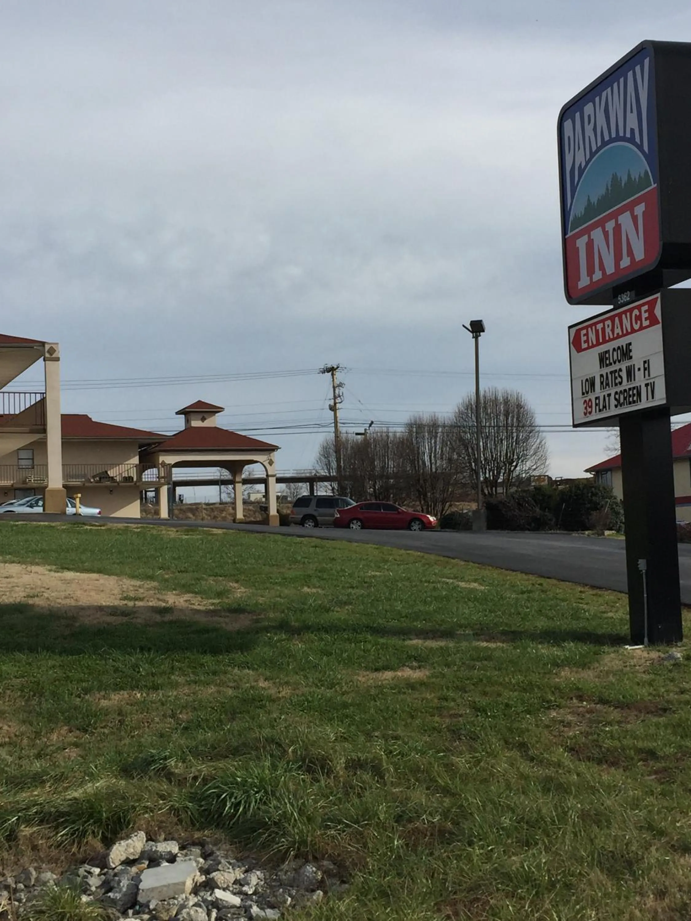 Property logo or sign in Parkway Inn