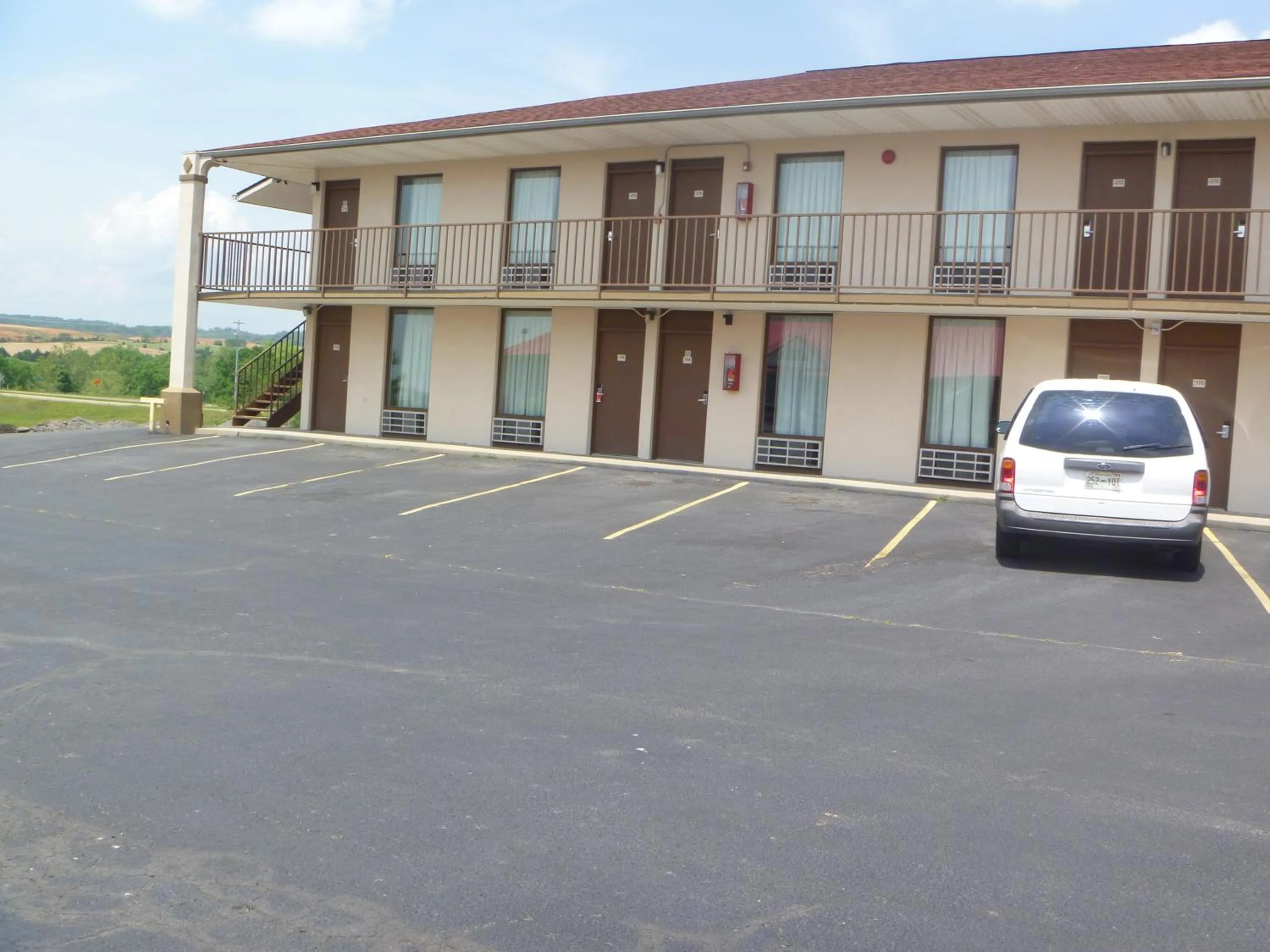 Property building in Parkway Inn