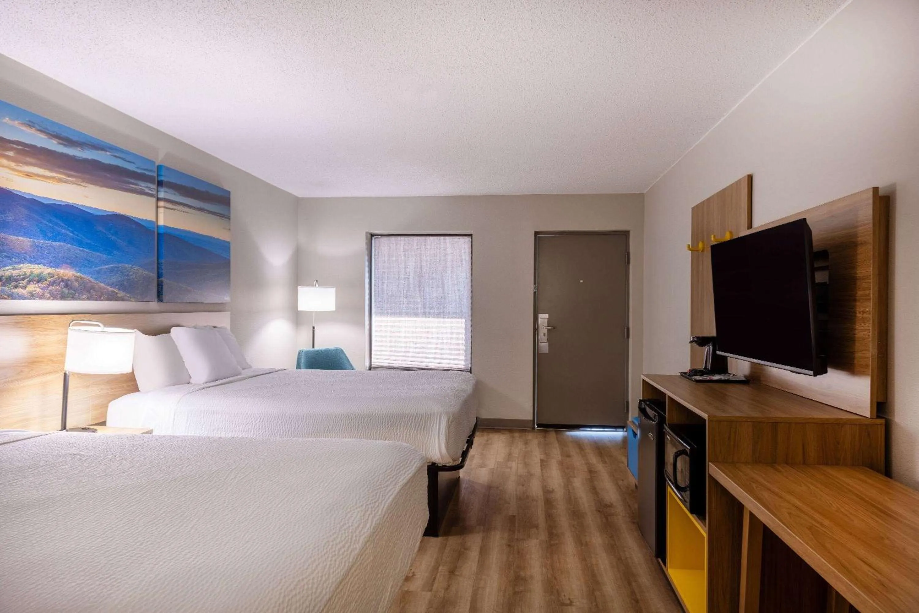 Photo of the whole room, Bed in Days Inn by Wyndham Mooresville Lake Norman