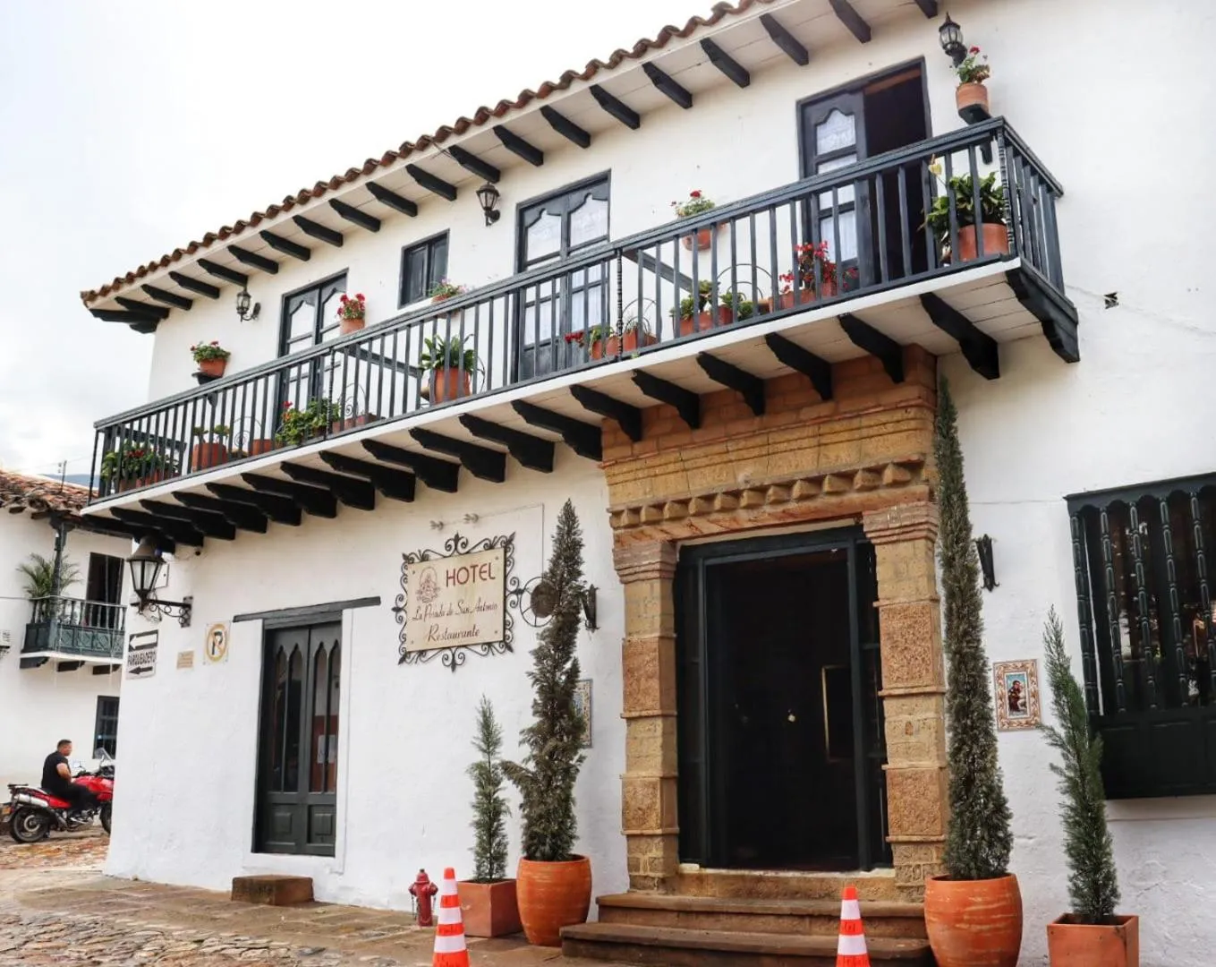 Facade/entrance in Hotel La Posada de San Antonio
