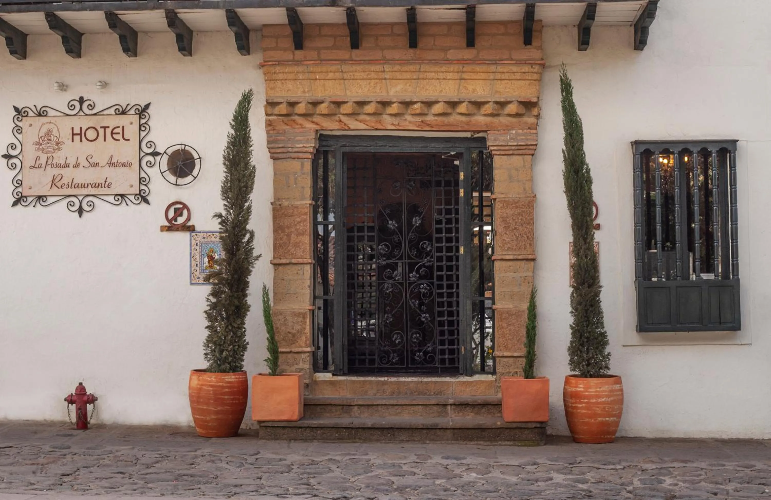 Facade/entrance in Hotel La Posada de San Antonio
