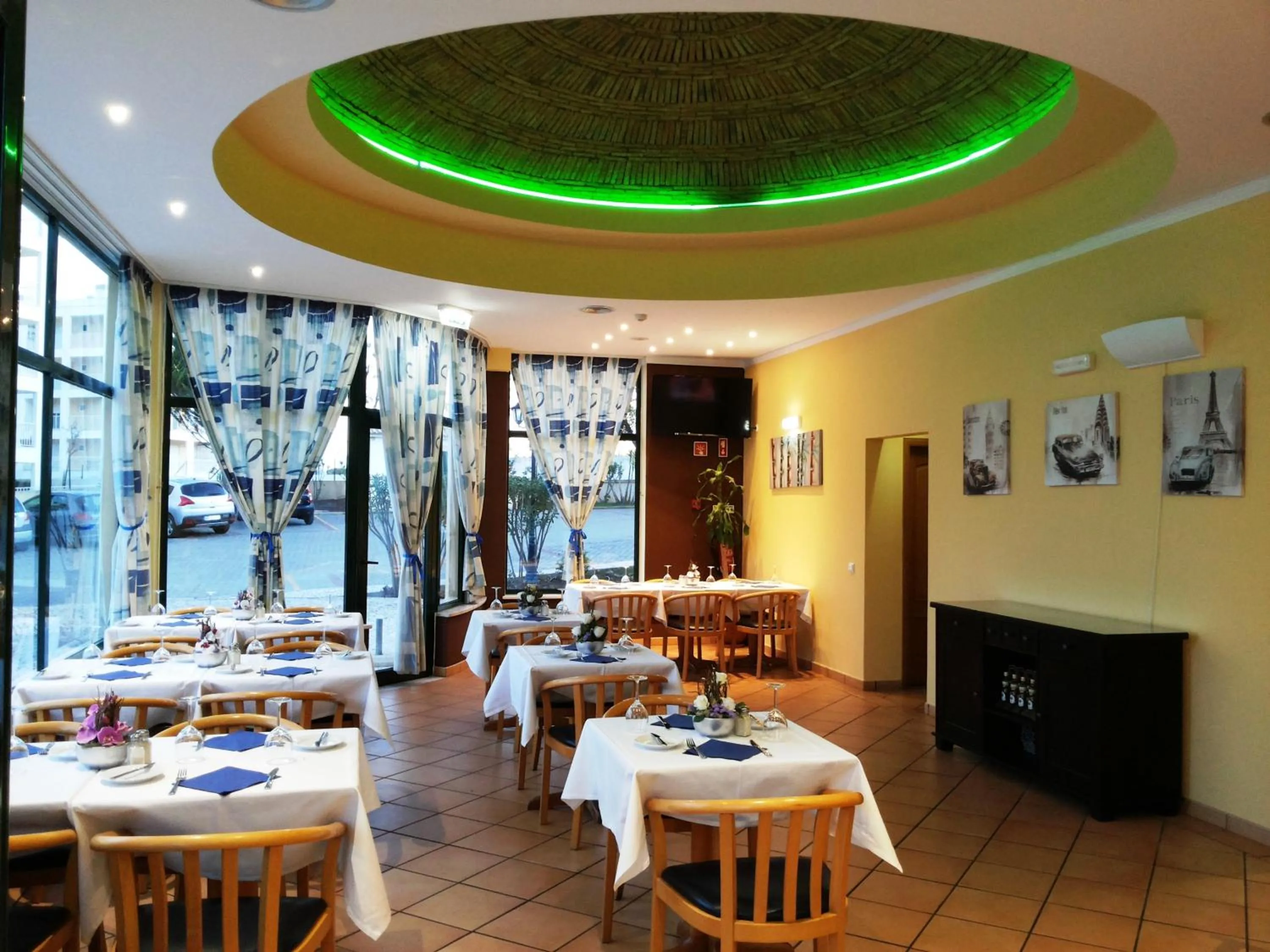 Restaurant/places to eat in Plaza Real by Atlantichotels