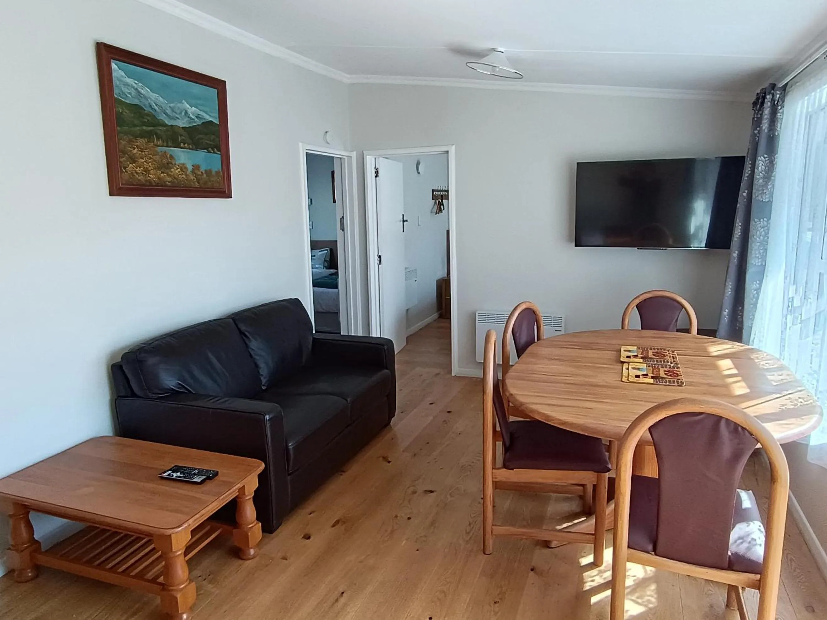 Living room in Bayfield Motel and Apartment