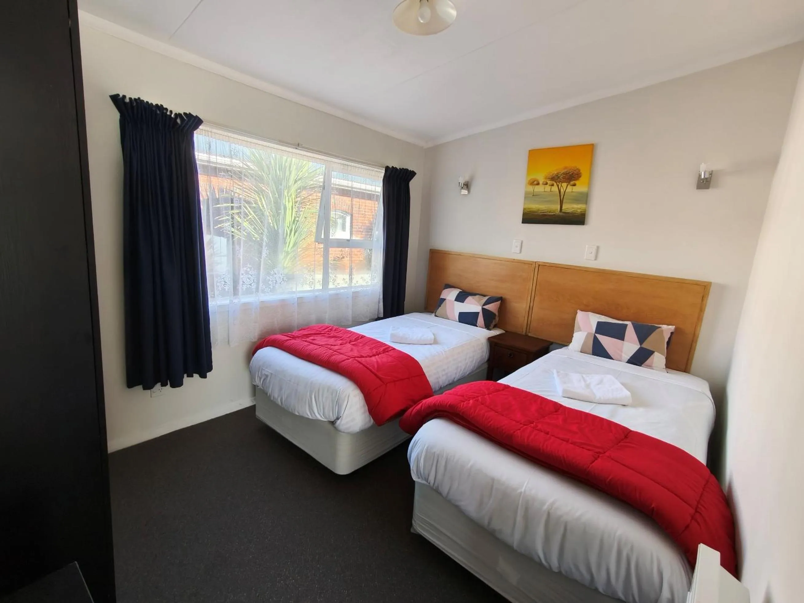 Bed in Bayfield Motel and Apartment