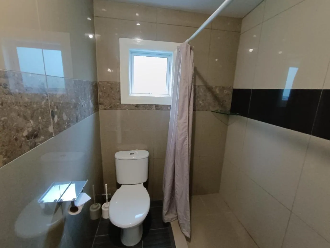 Shower in Bayfield Motel and Apartment