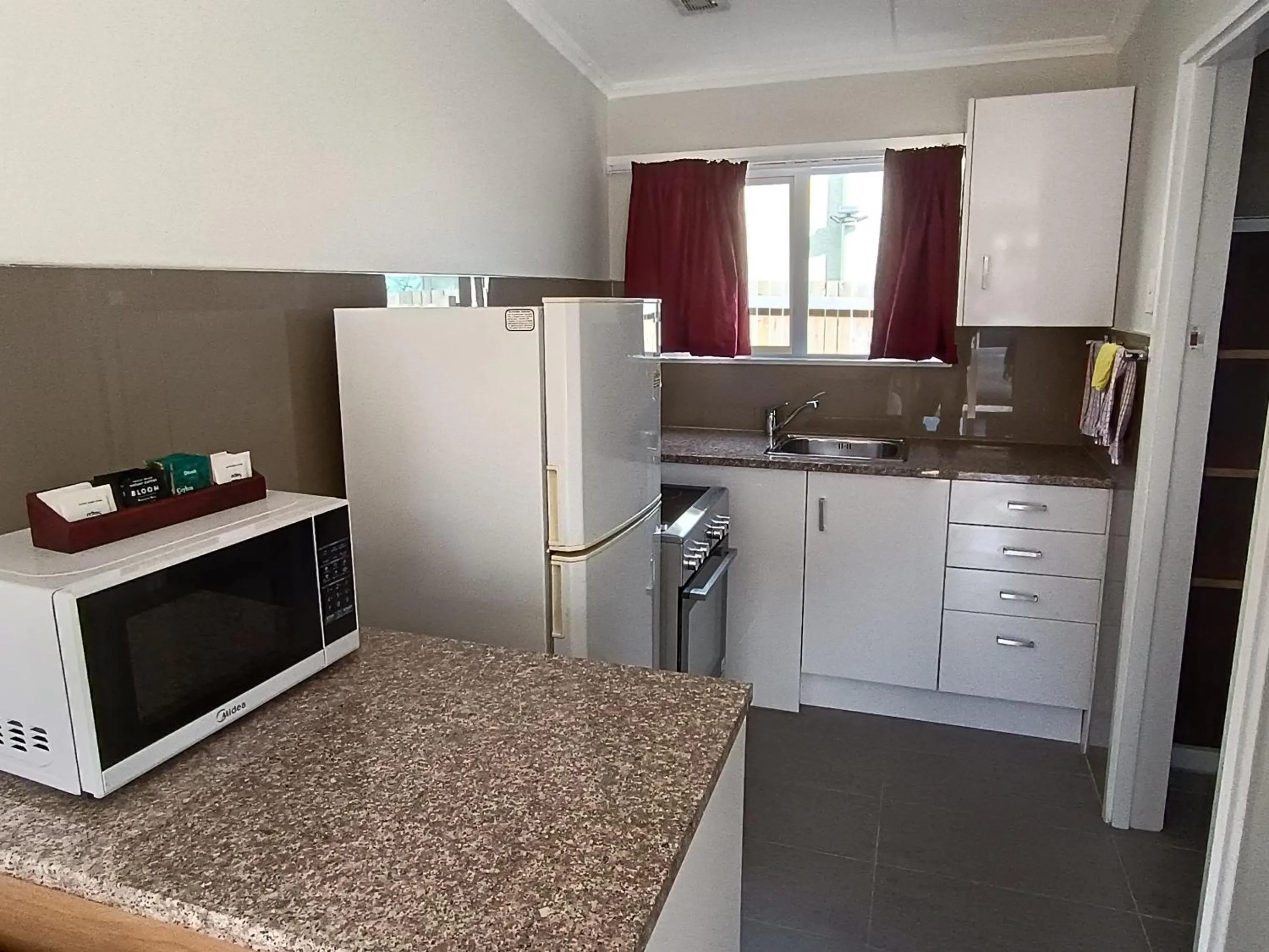 Kitchen or kitchenette in Bayfield Motel and Apartment