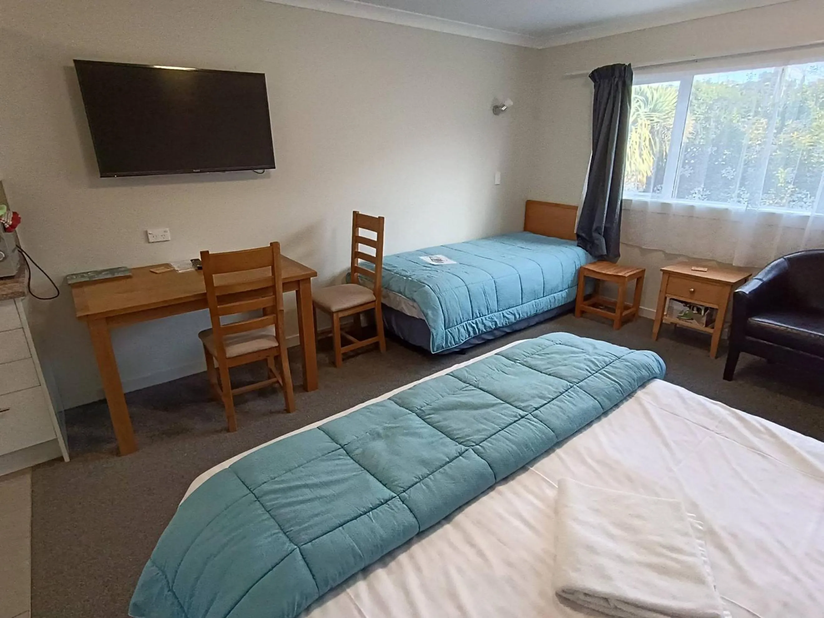 Bed in Bayfield Motel and Apartment