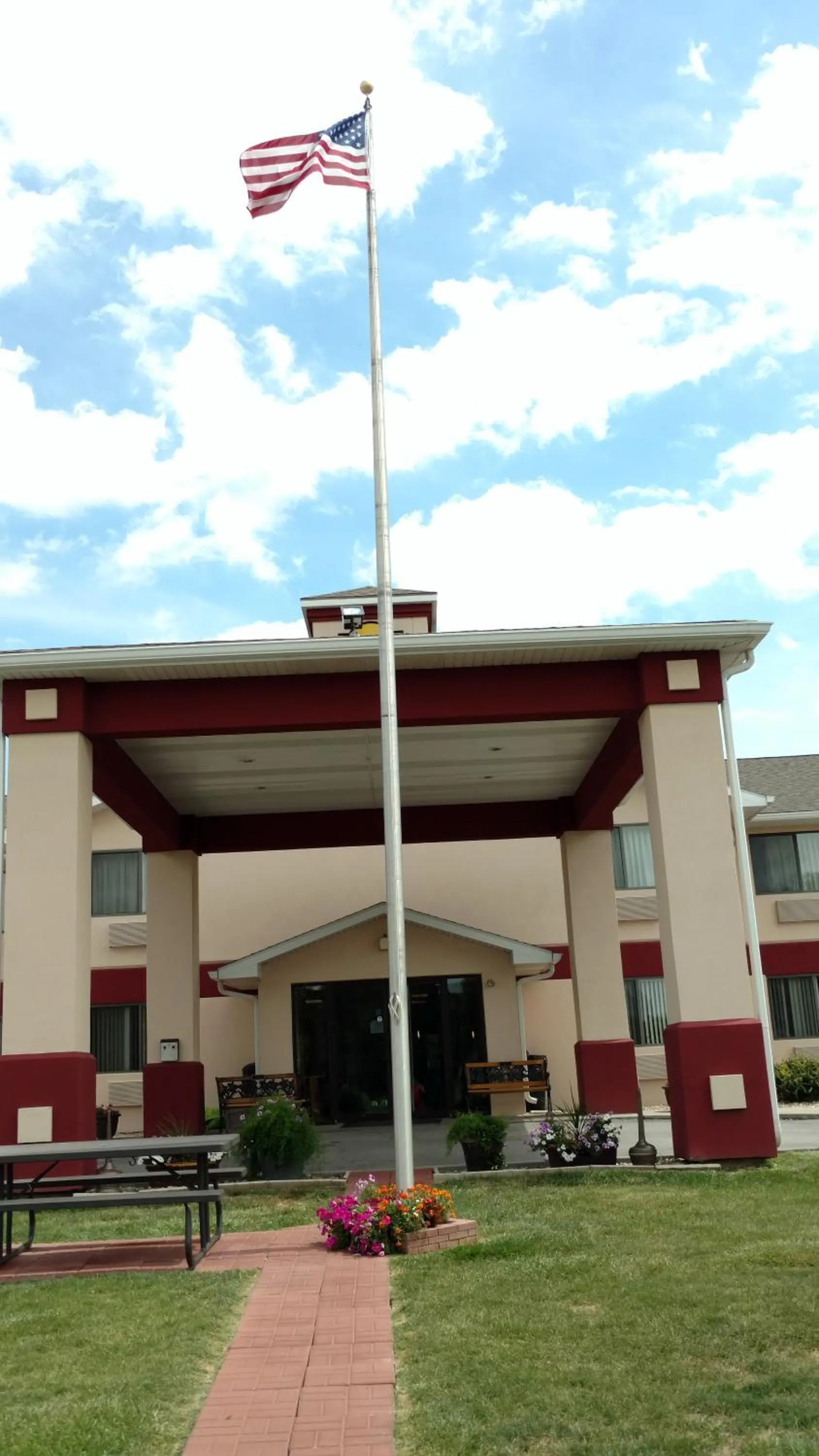 Decorative detail in Super 8 by Wyndham Omaha Eppley Airport/Carter Lake