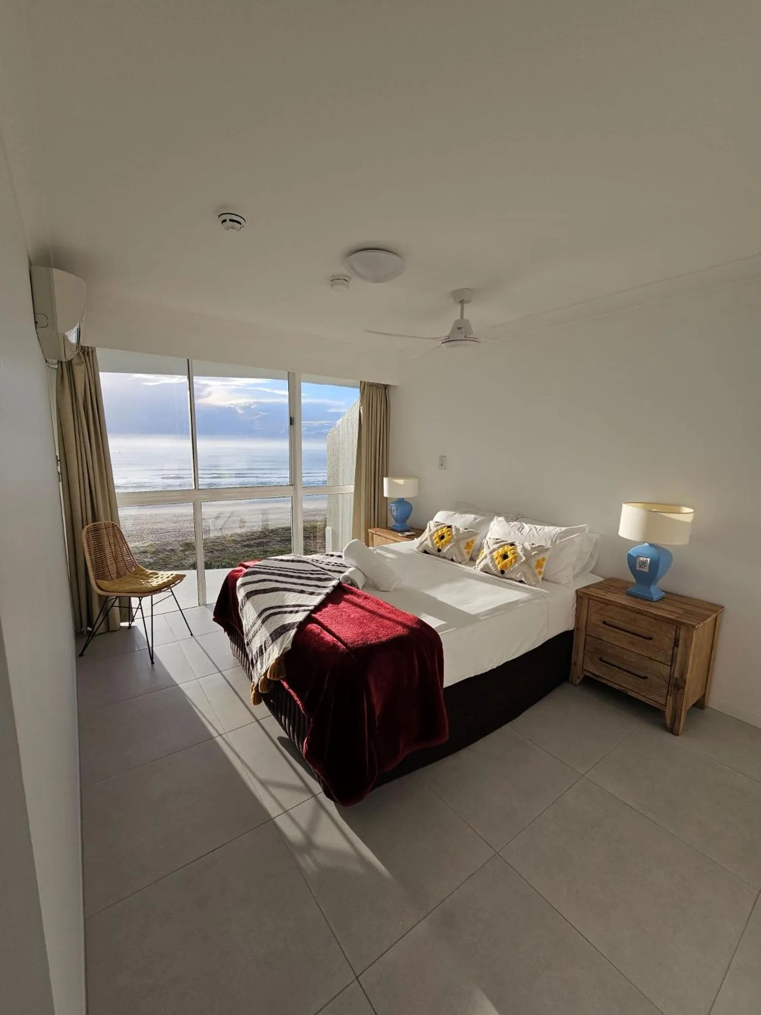 Sea view, Bed in 19th Avenue on the Beach
