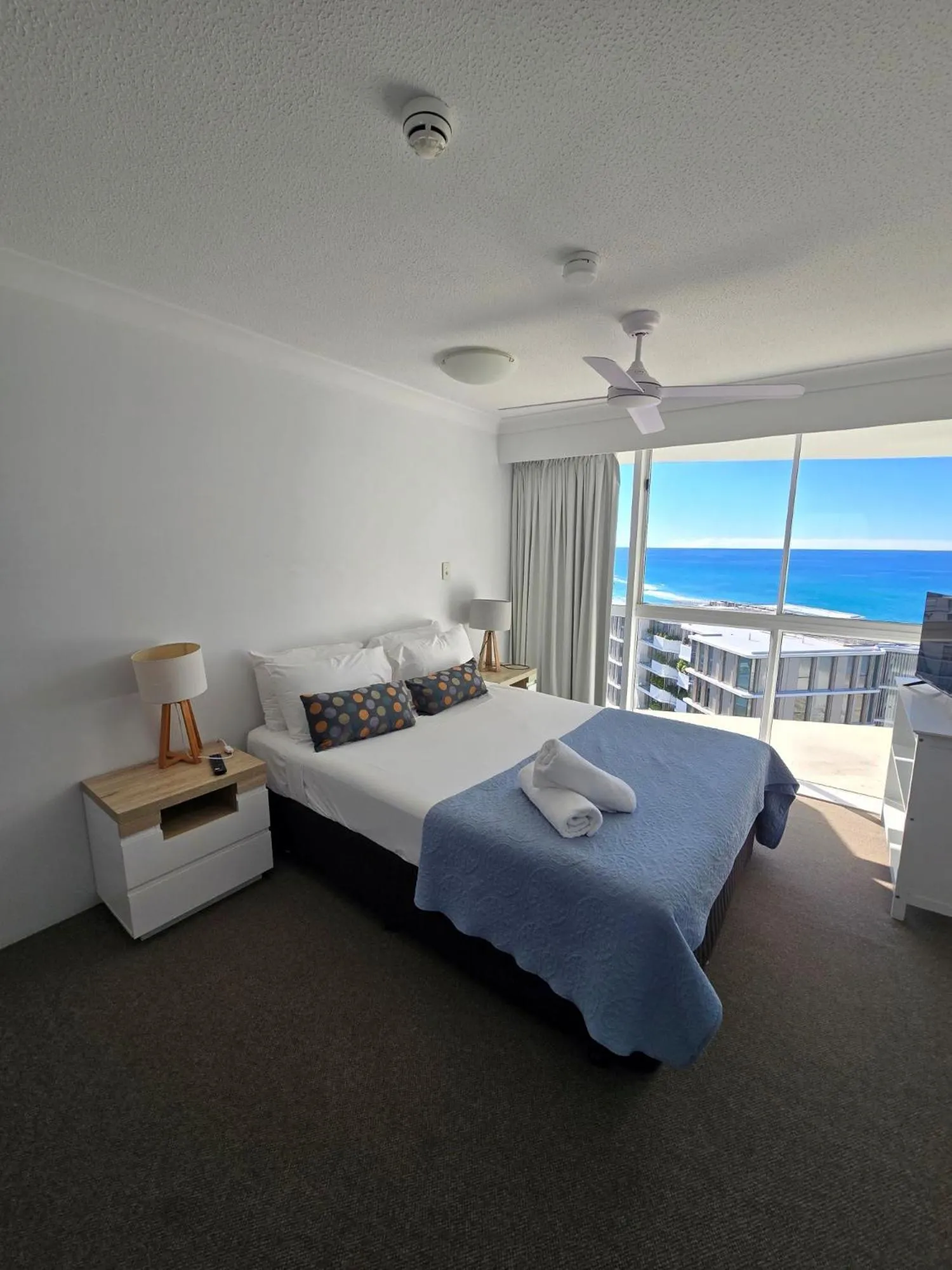 Bedroom, Bed in 19th Avenue on the Beach