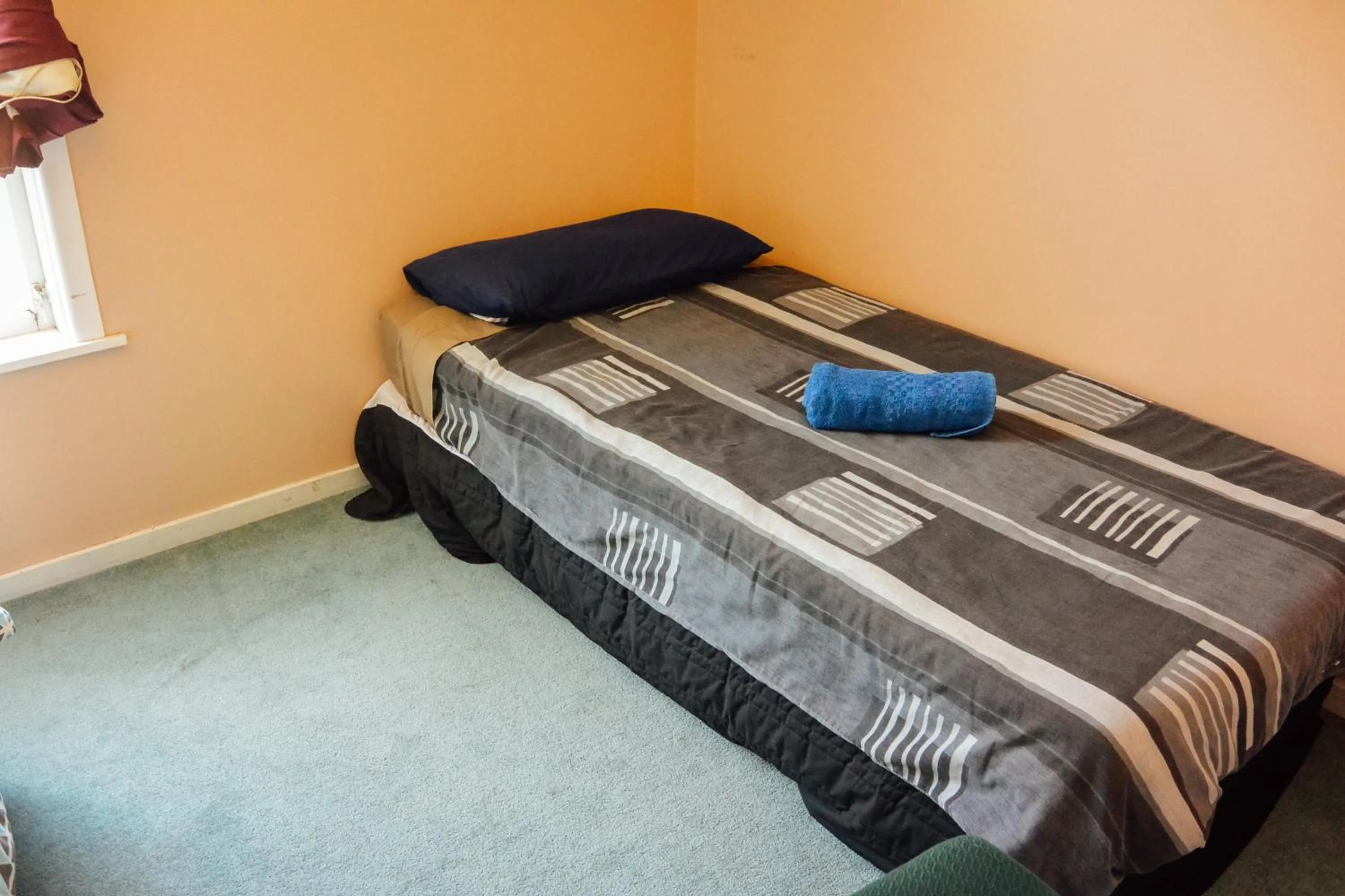 Bedroom, Bed in Blue Moon Lodge