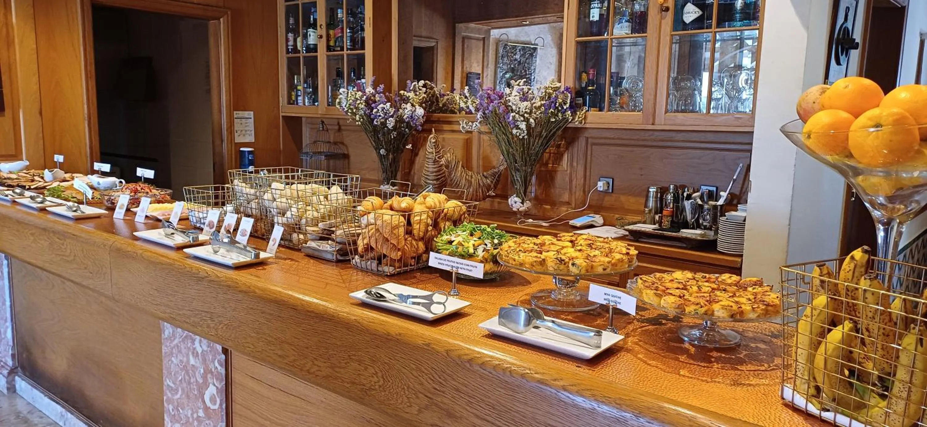 Buffet breakfast in Turim Club Azeitao Hotel