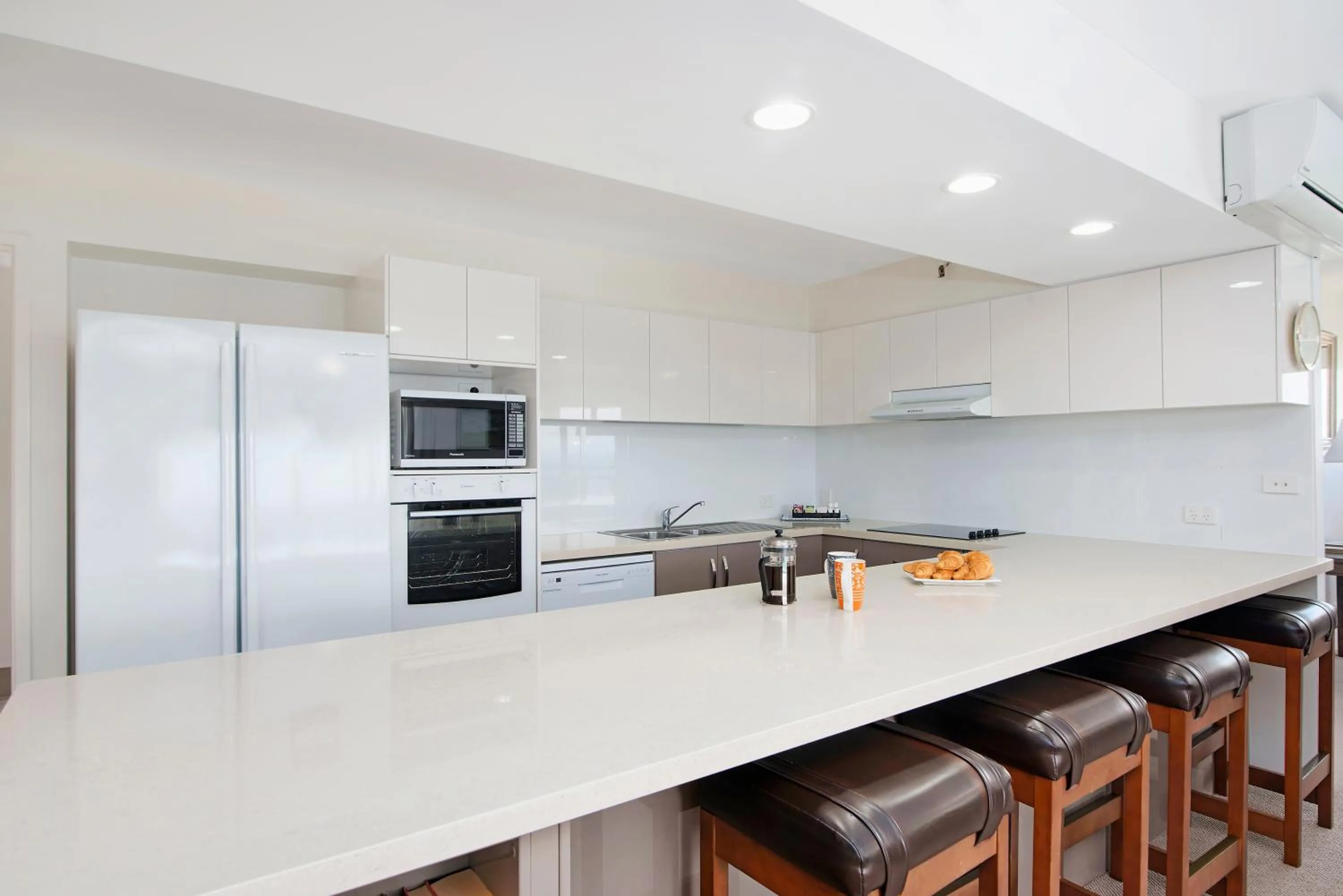 Coffee/tea facilities in Burleigh Esplanade Apartments