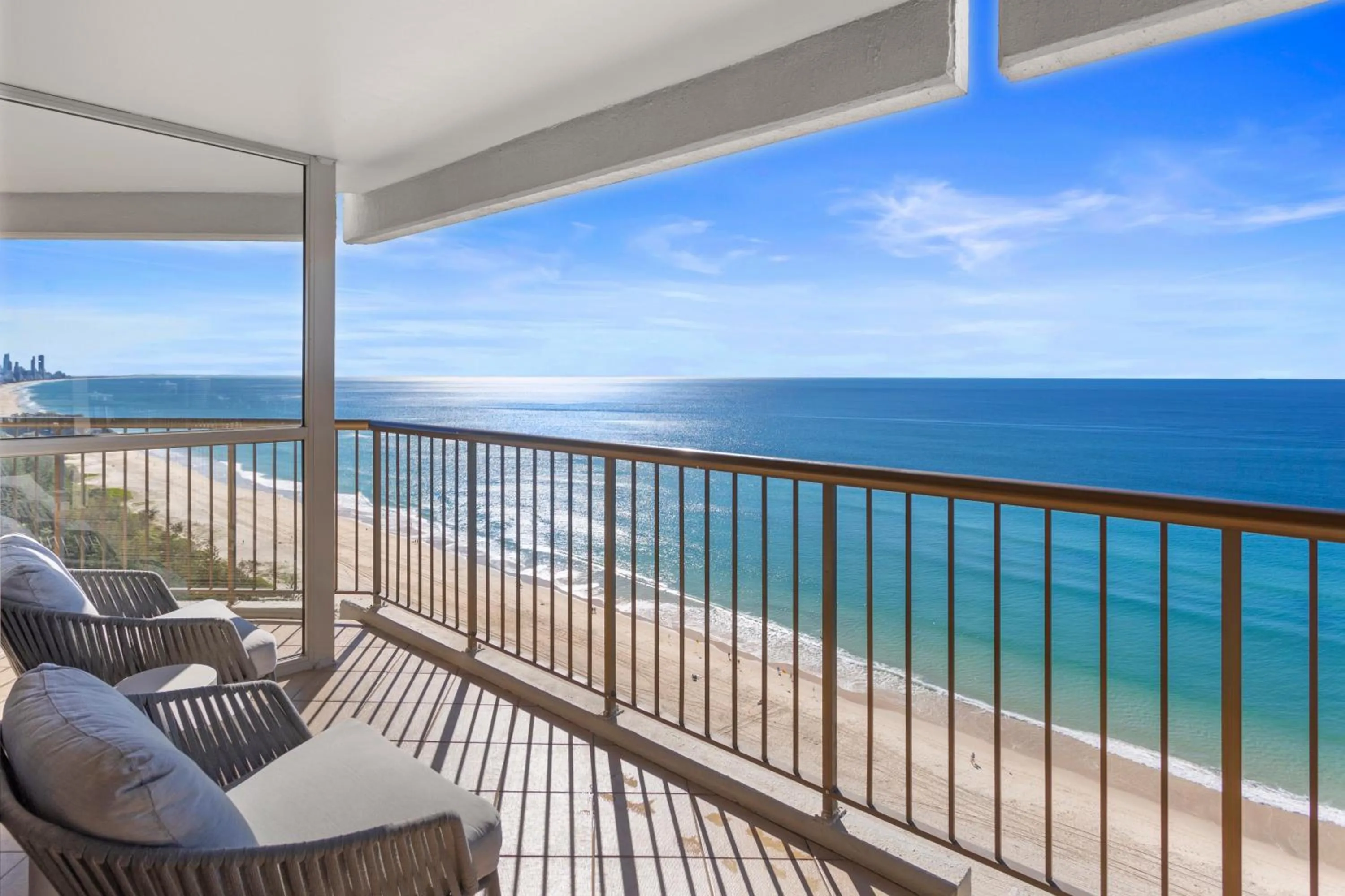 Day in Burleigh Esplanade Apartments