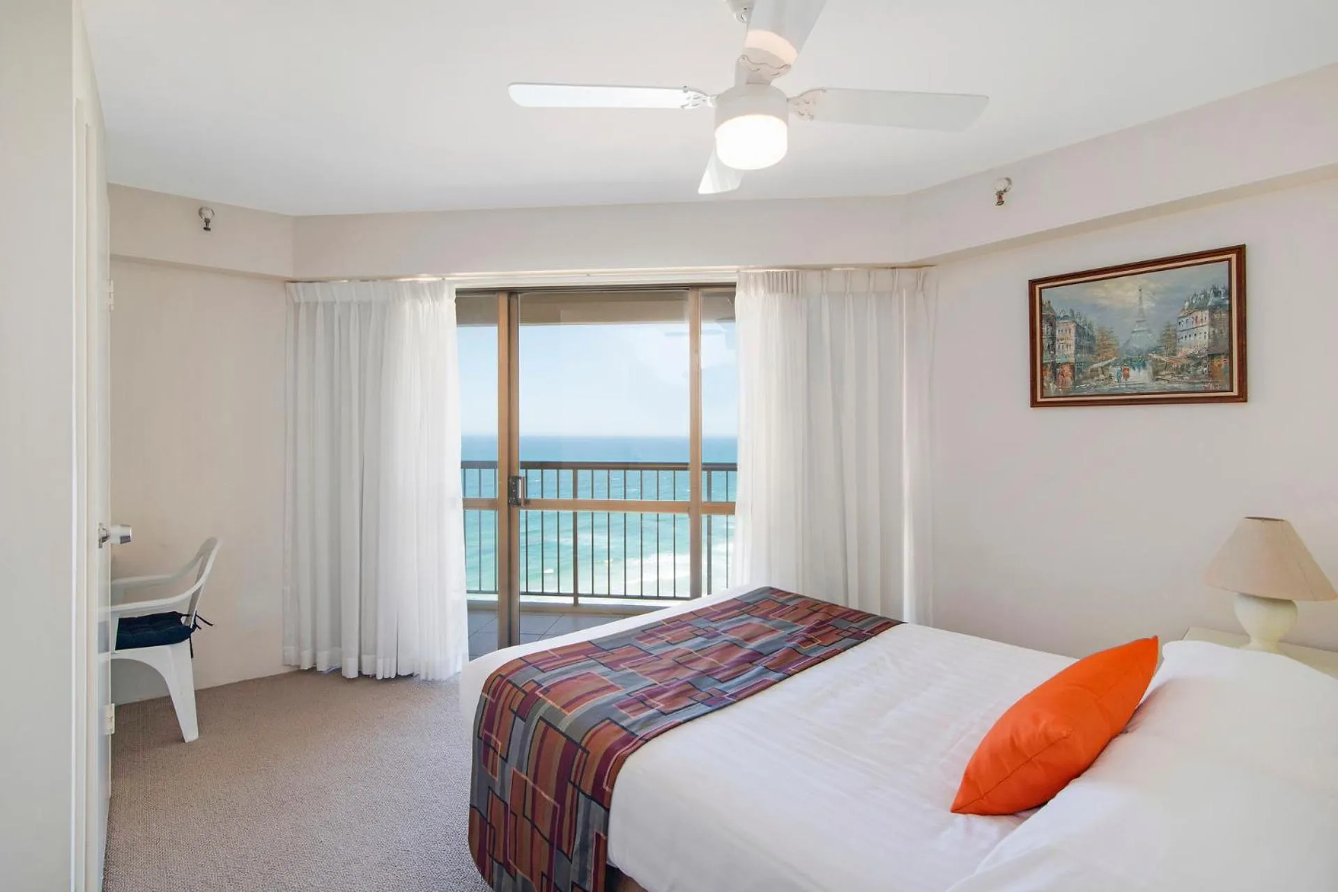 Bed in Burleigh Esplanade Apartments