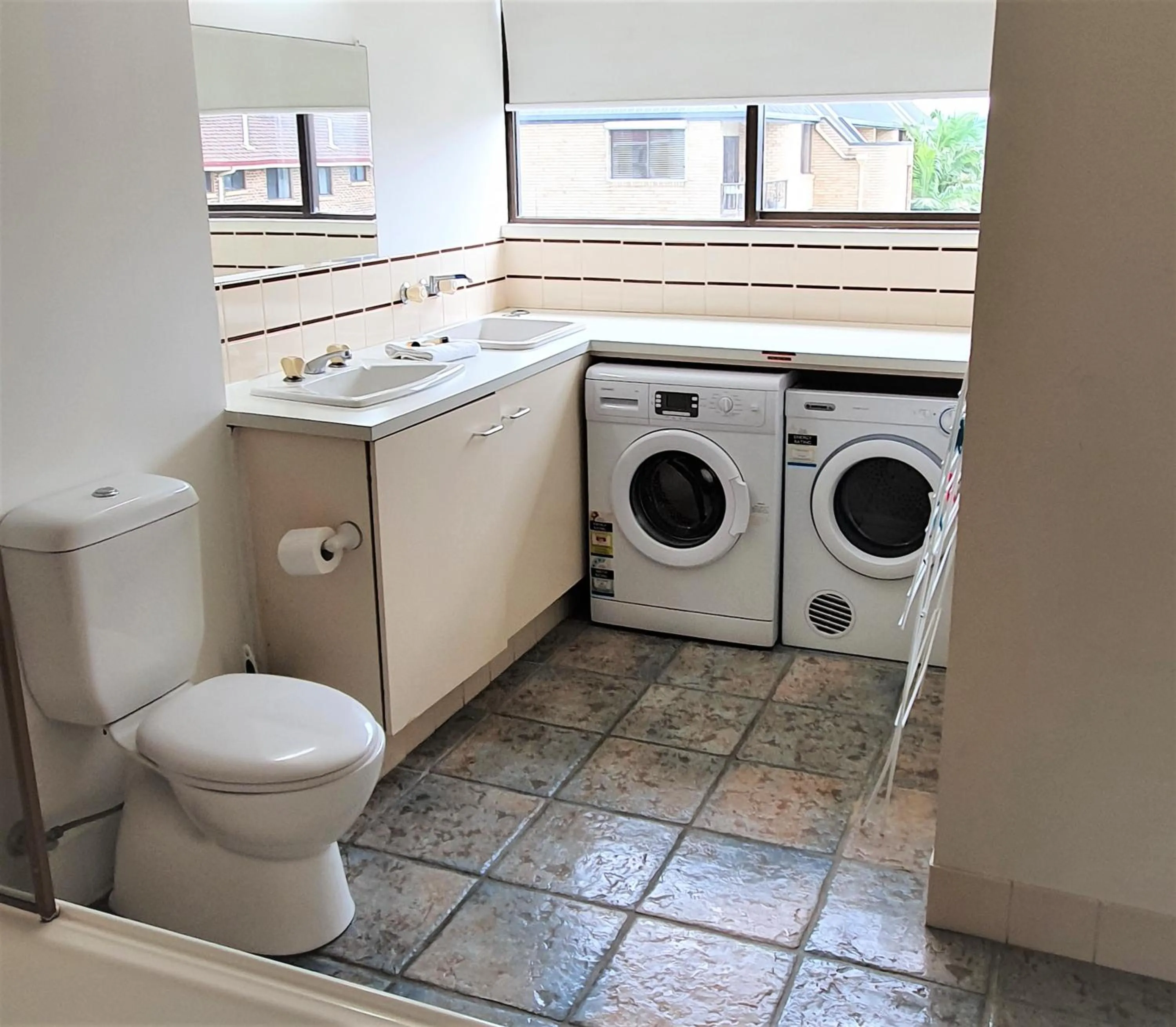 Toilet in Burleigh Esplanade Apartments