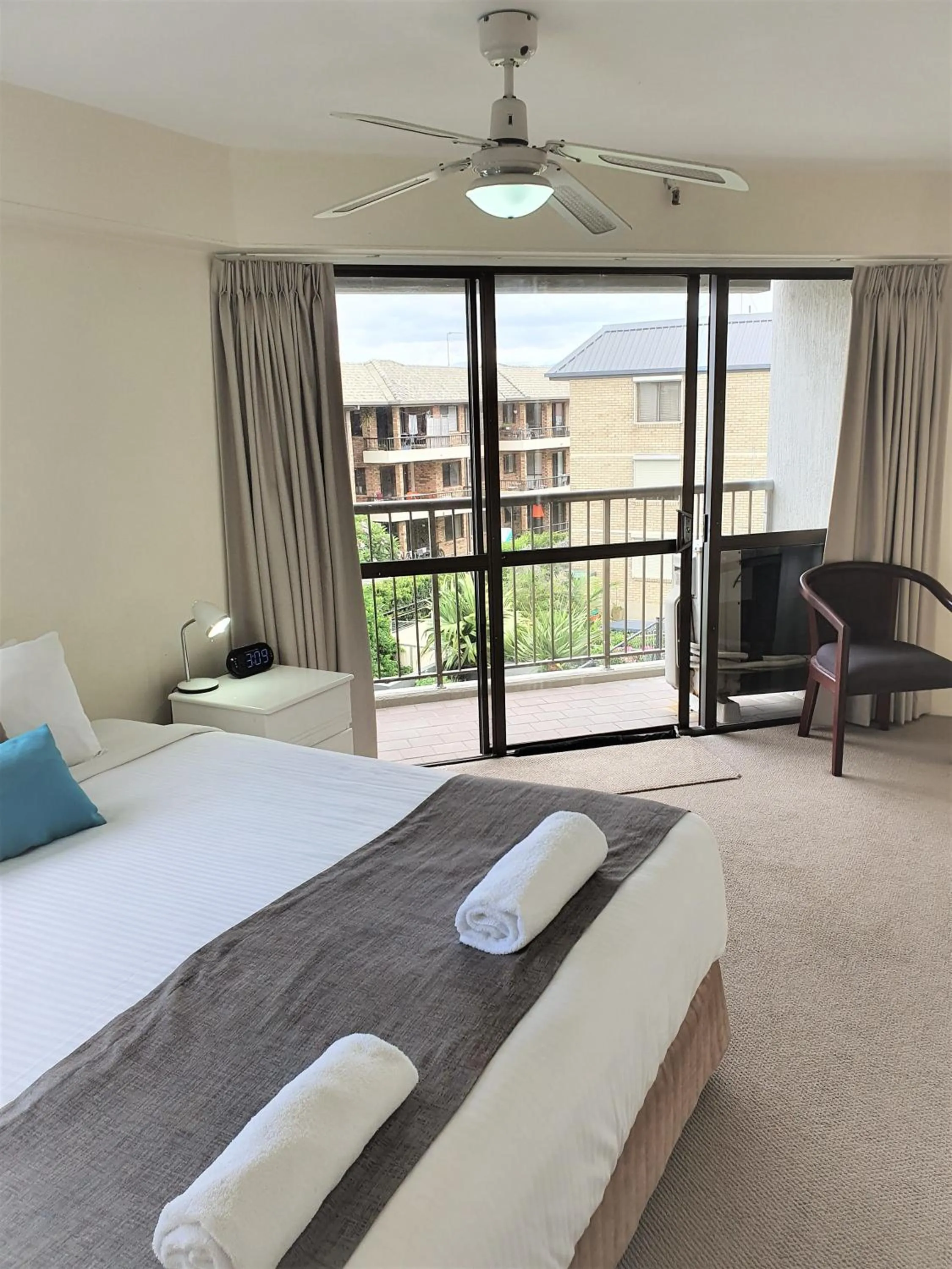 Bed in Burleigh Esplanade Apartments