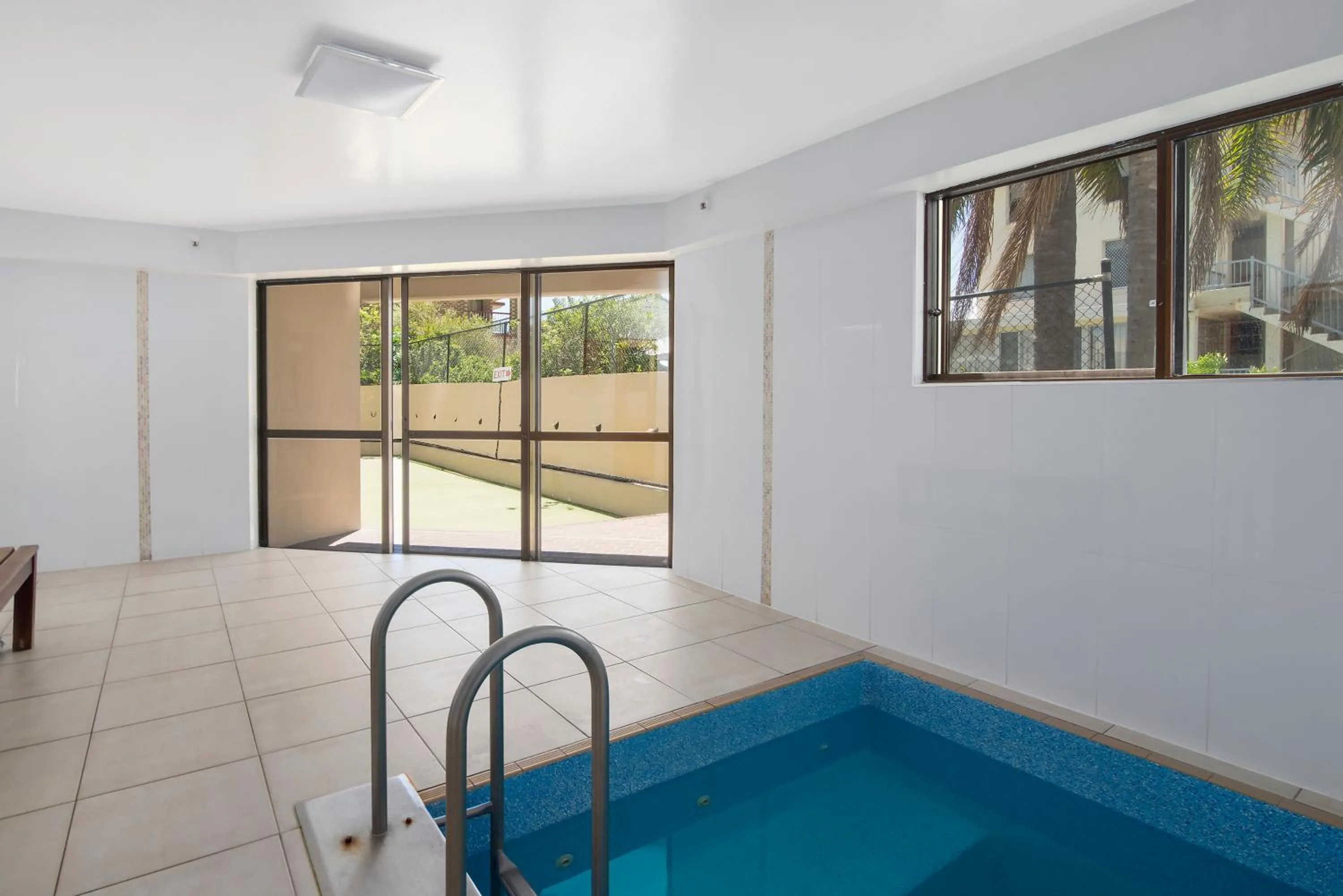 Hot Tub in Burleigh Esplanade Apartments