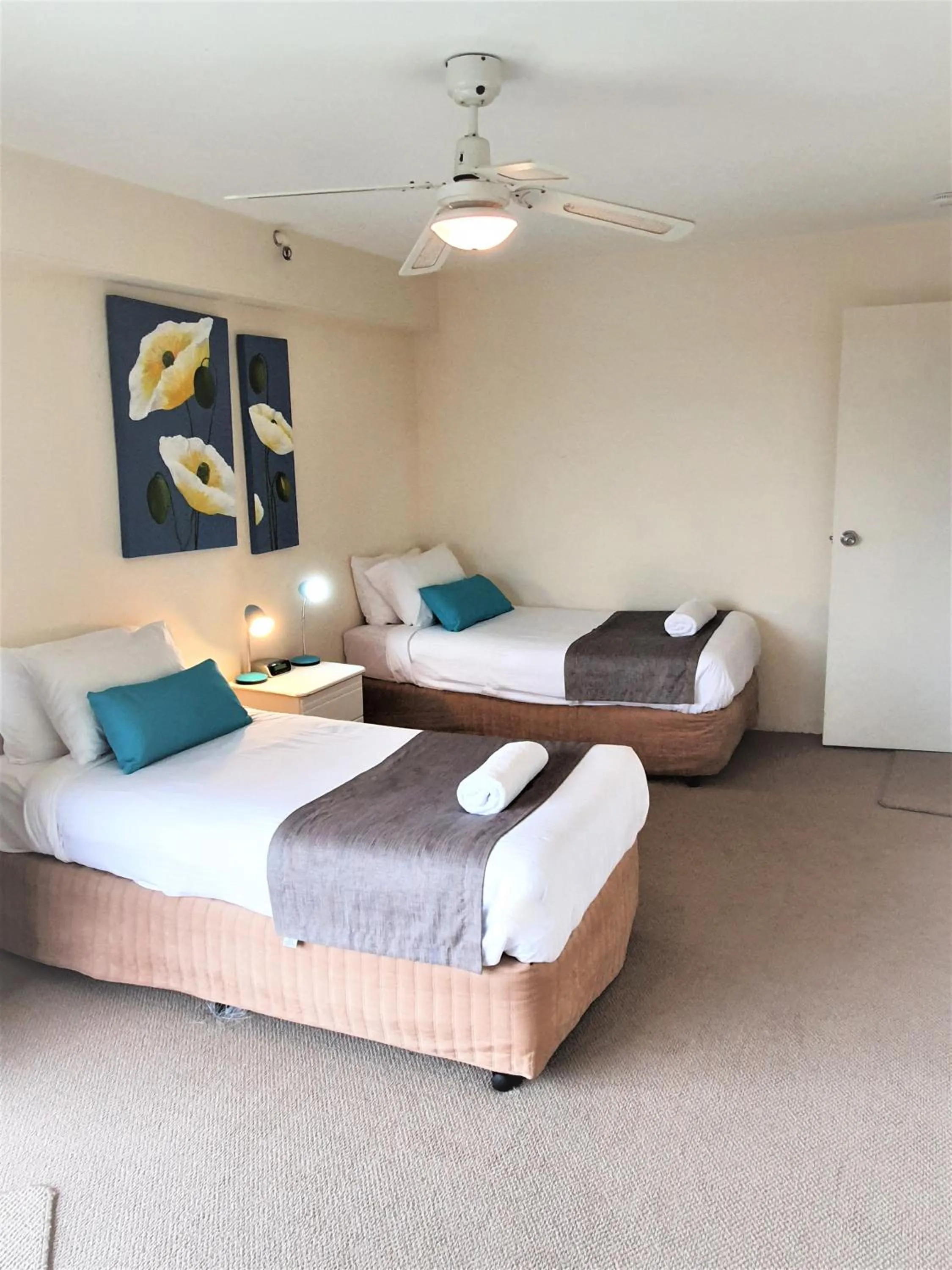 Bed in Burleigh Esplanade Apartments