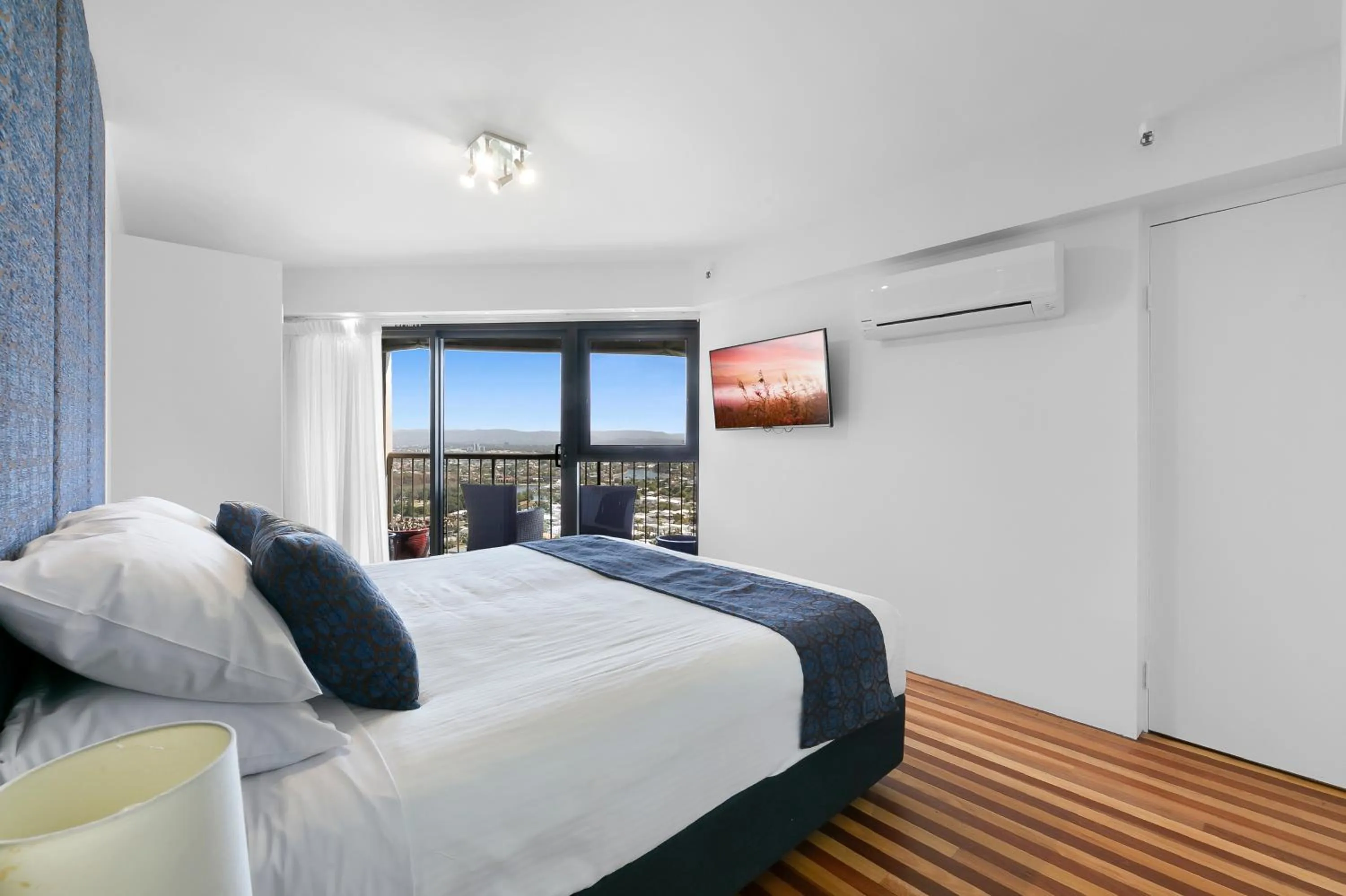 Bed in Burleigh Esplanade Apartments