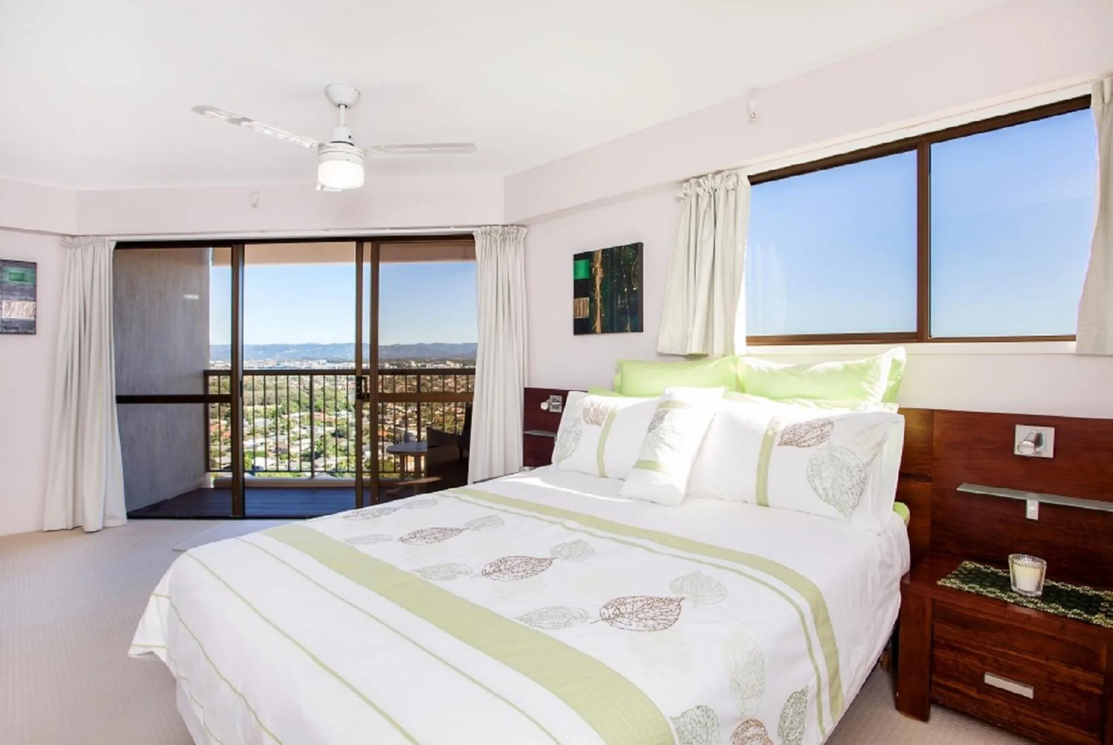 Bed in Burleigh Esplanade Apartments
