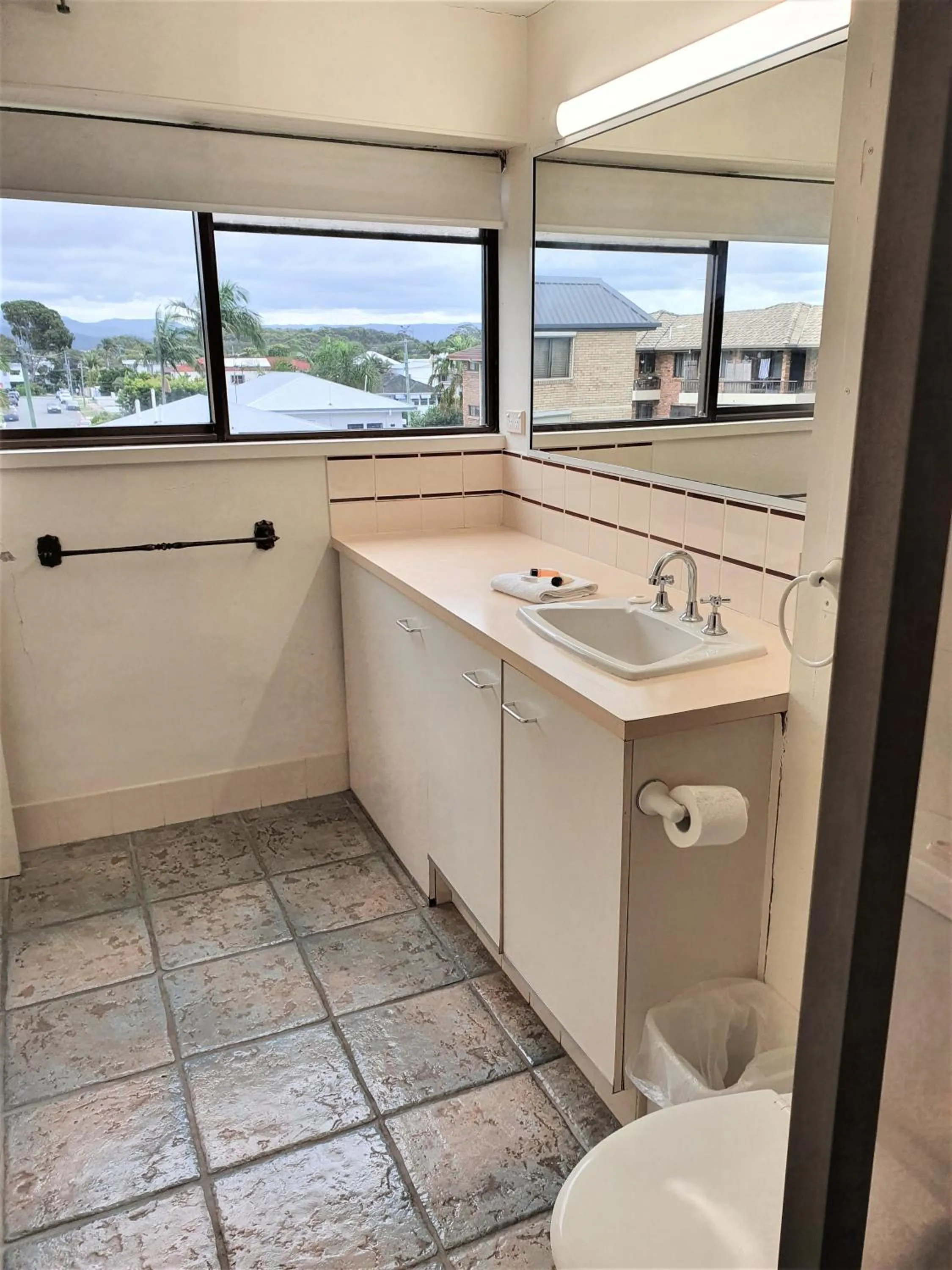 Toilet in Burleigh Esplanade Apartments