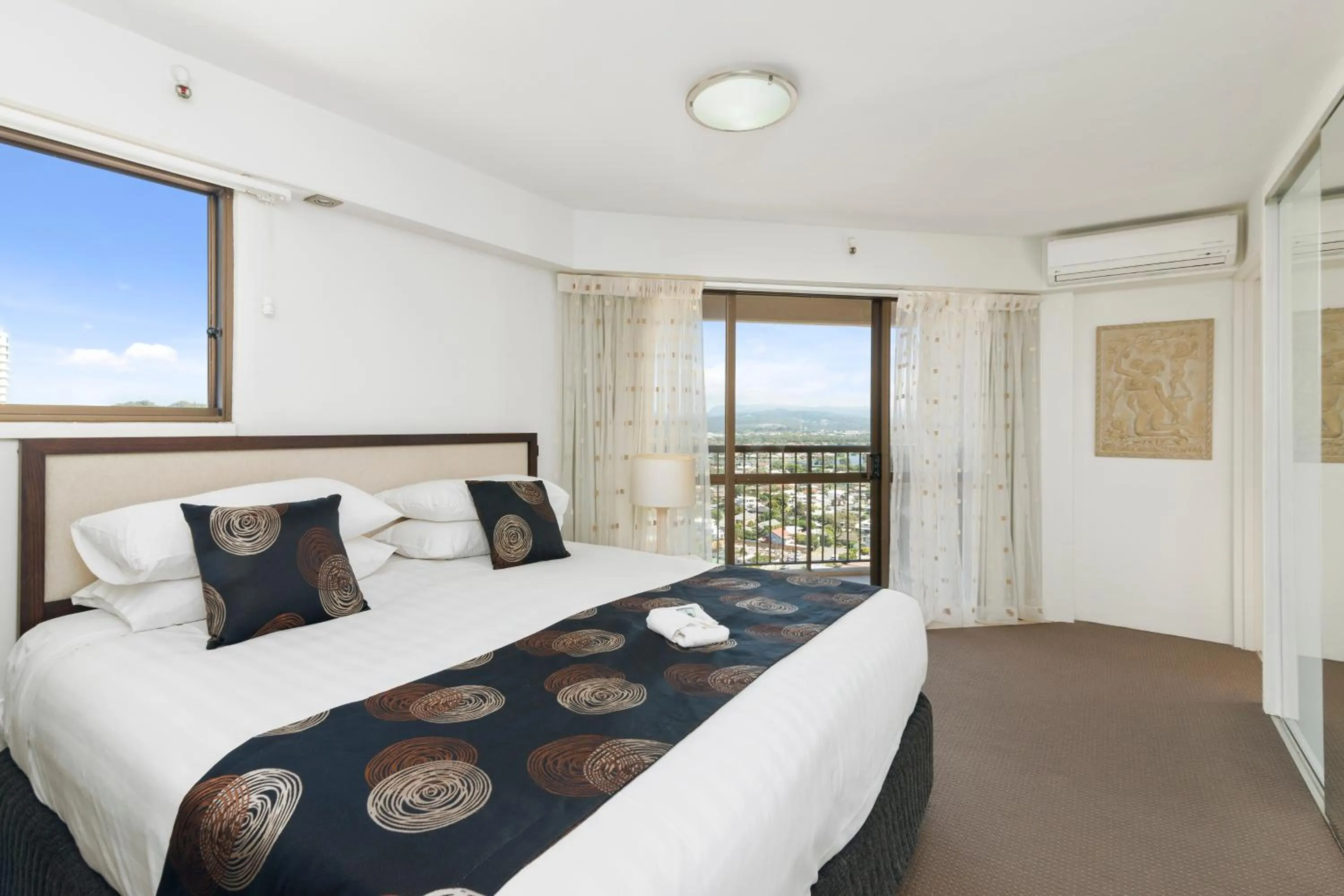 Bedroom, Bed in Burleigh Esplanade Apartments