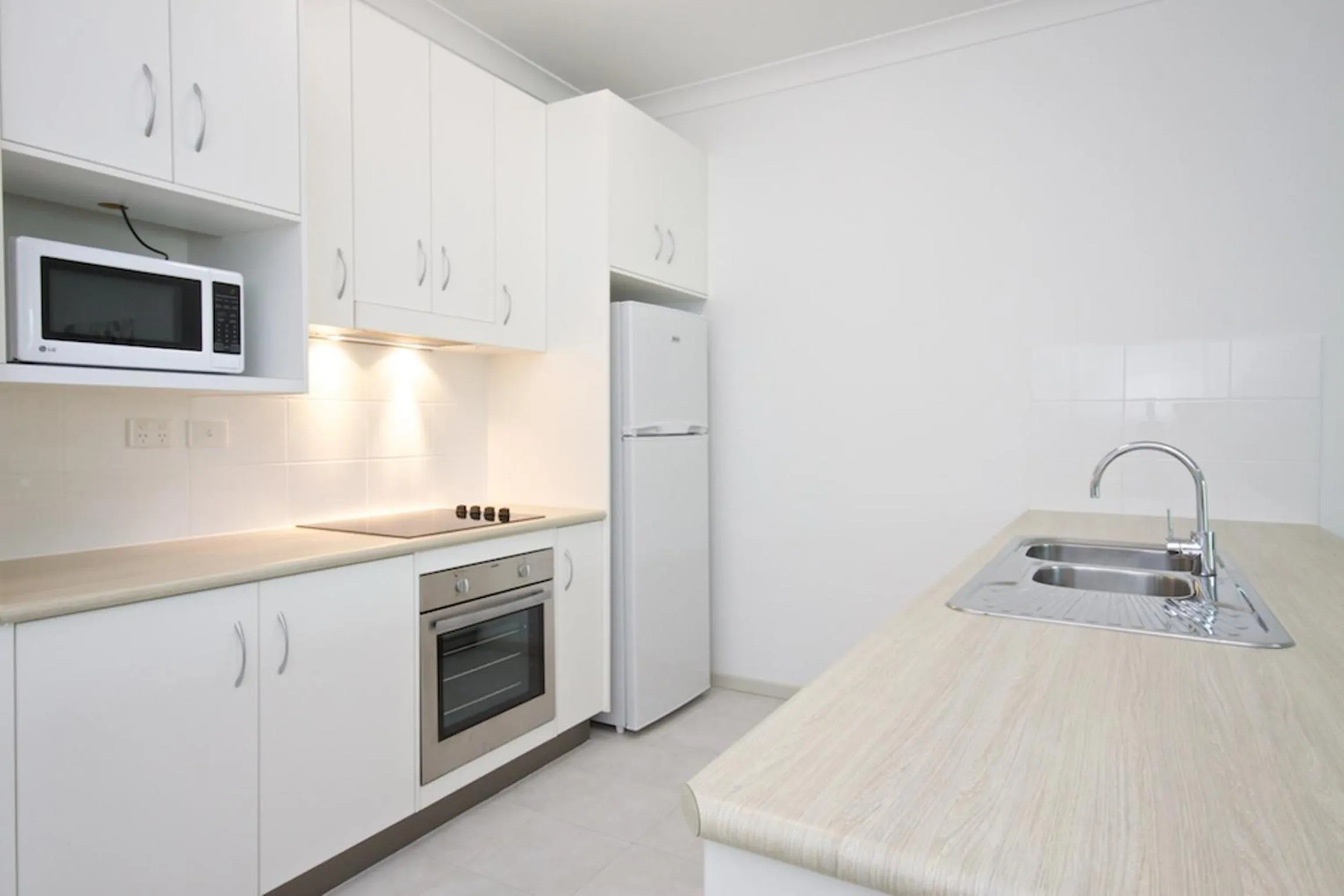 Kitchen or kitchenette in The Coast Motel