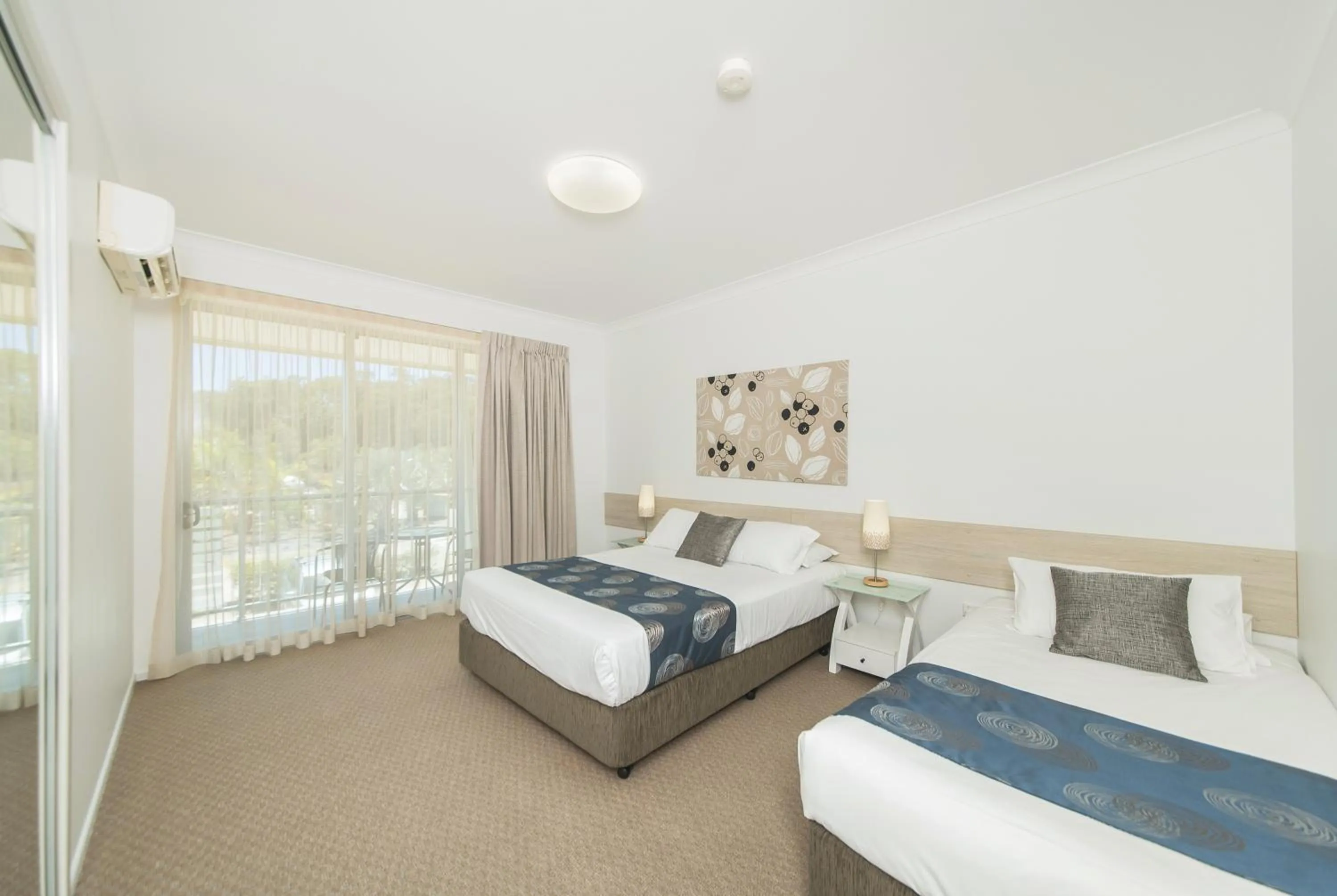 Bedroom, Bed in The Coast Motel