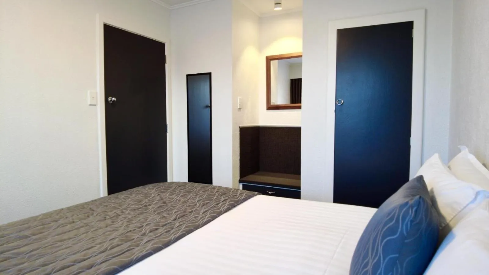 Bedroom, Bed in 554 Moana Court Motel