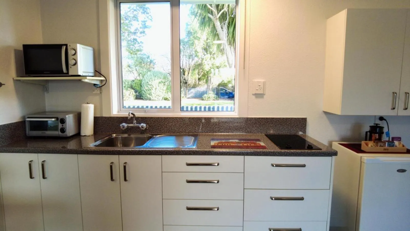 Kitchen or kitchenette in 554 Moana Court Motel