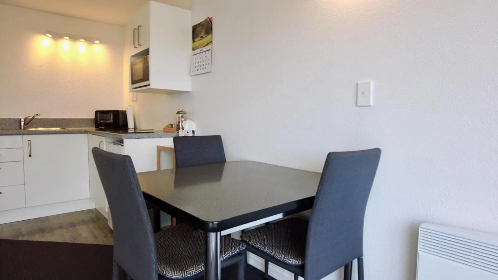 Kitchen or kitchenette in 554 Moana Court Motel