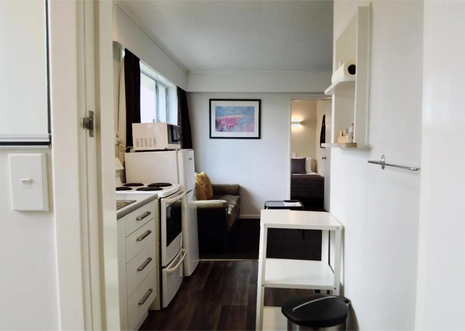 Kitchen or kitchenette in 554 Moana Court Motel