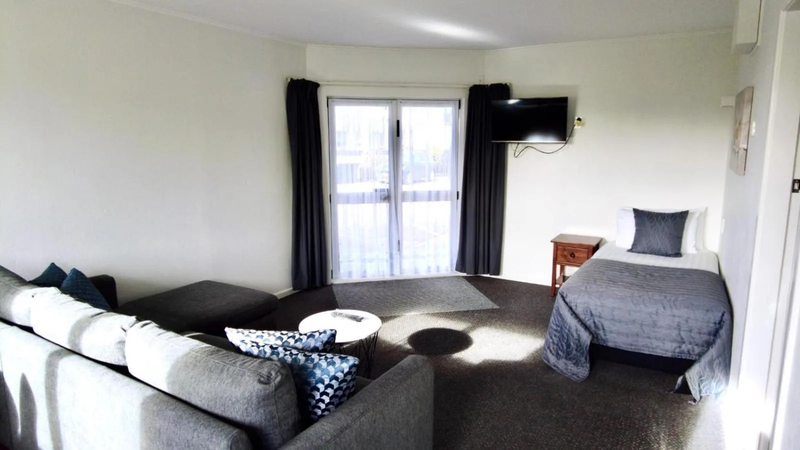 Bed in 554 Moana Court Motel