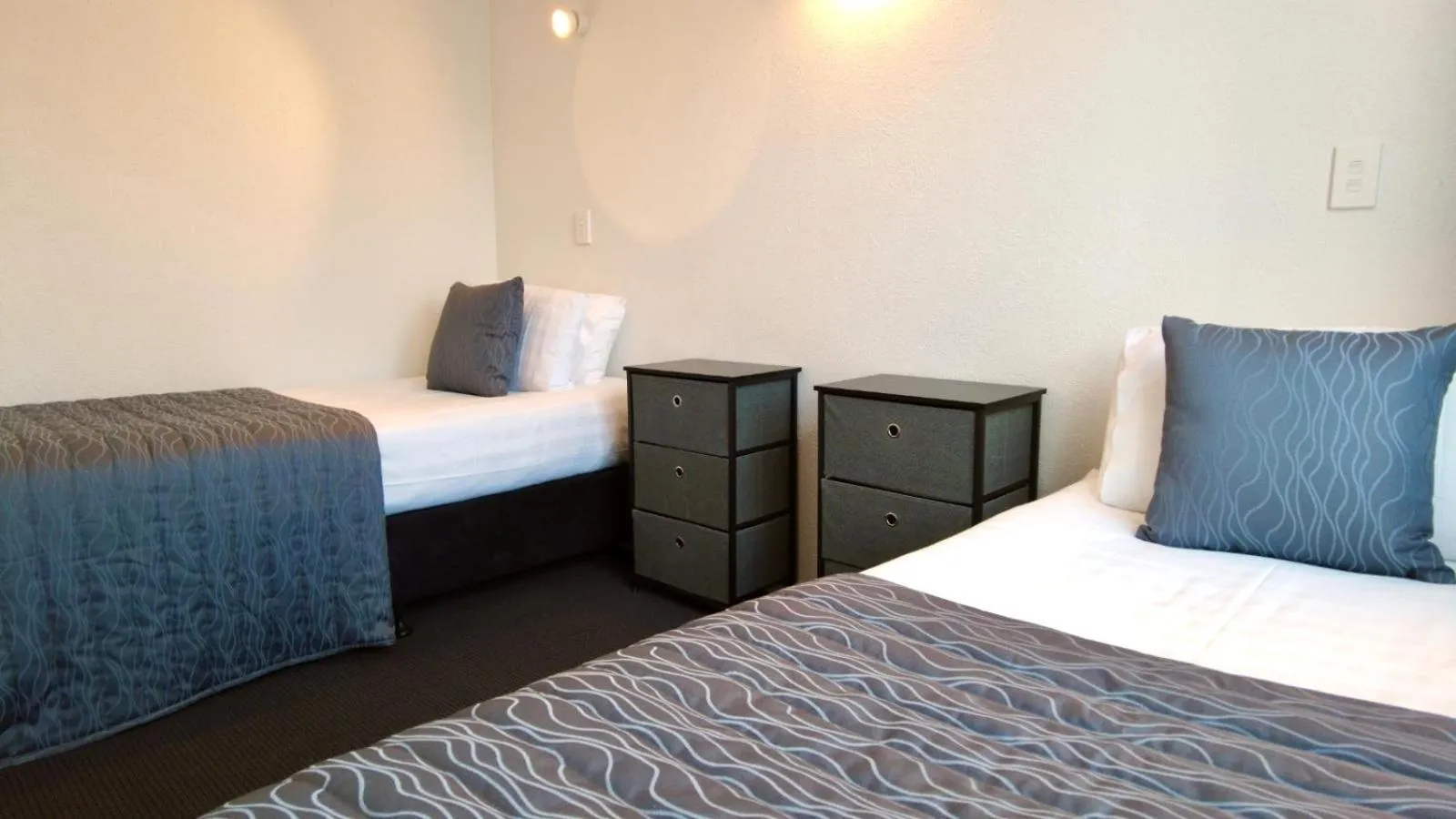 Bedroom, Bed in 554 Moana Court Motel