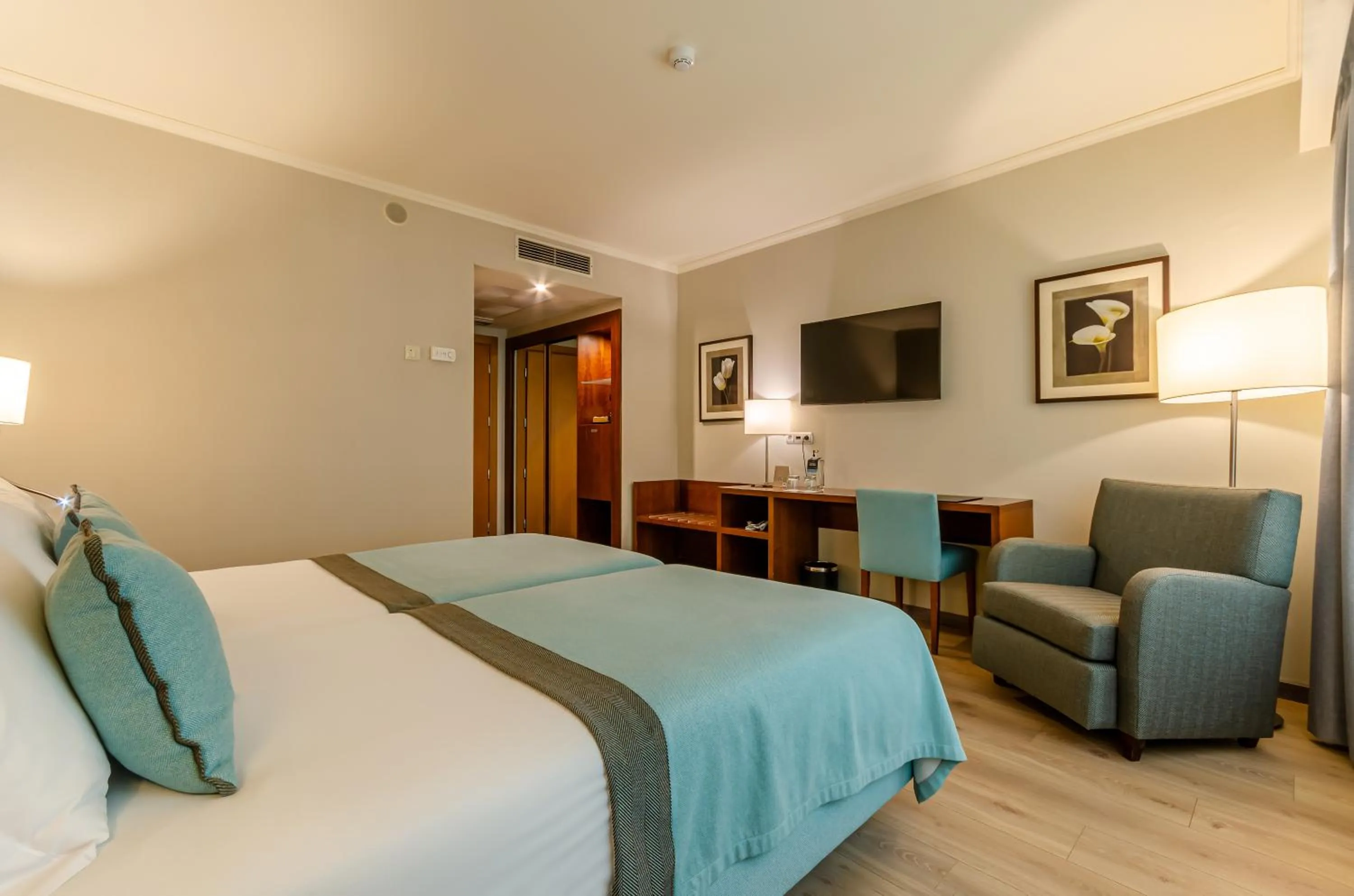 TV and multimedia, Bed in TURIM Europa Hotel