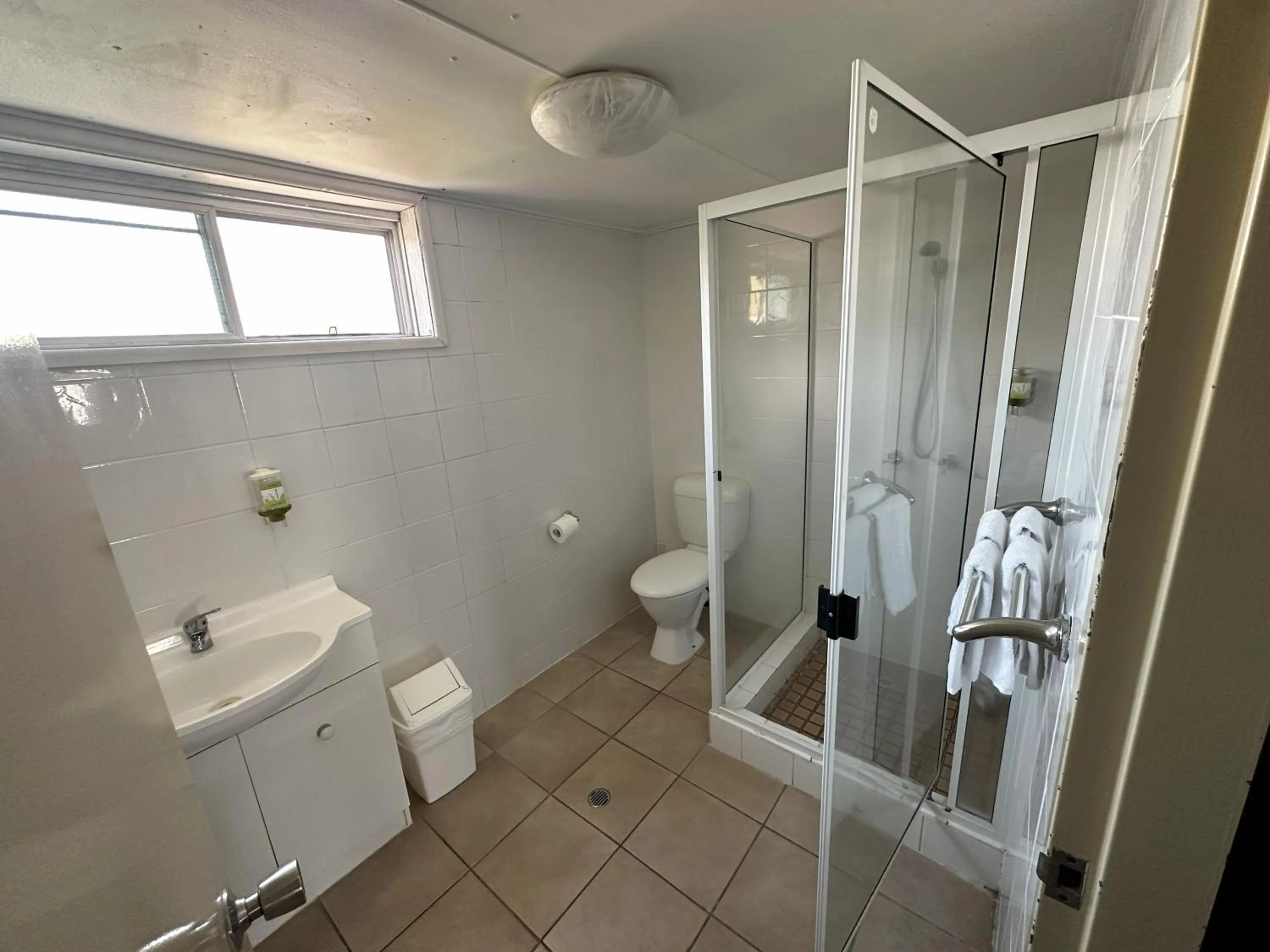 Shower in The Q Motel Rockhampton