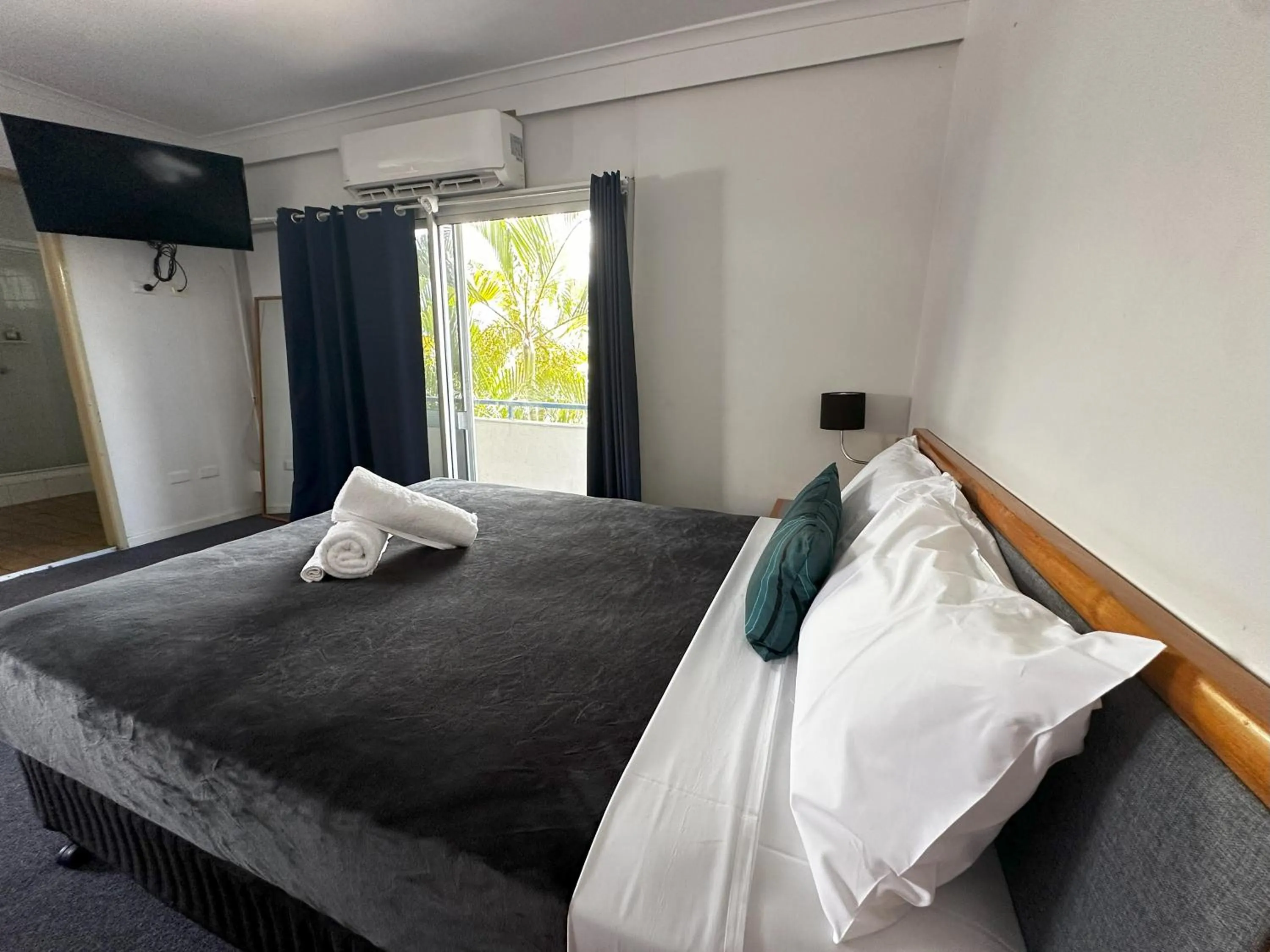 Bed in The Q Motel Rockhampton