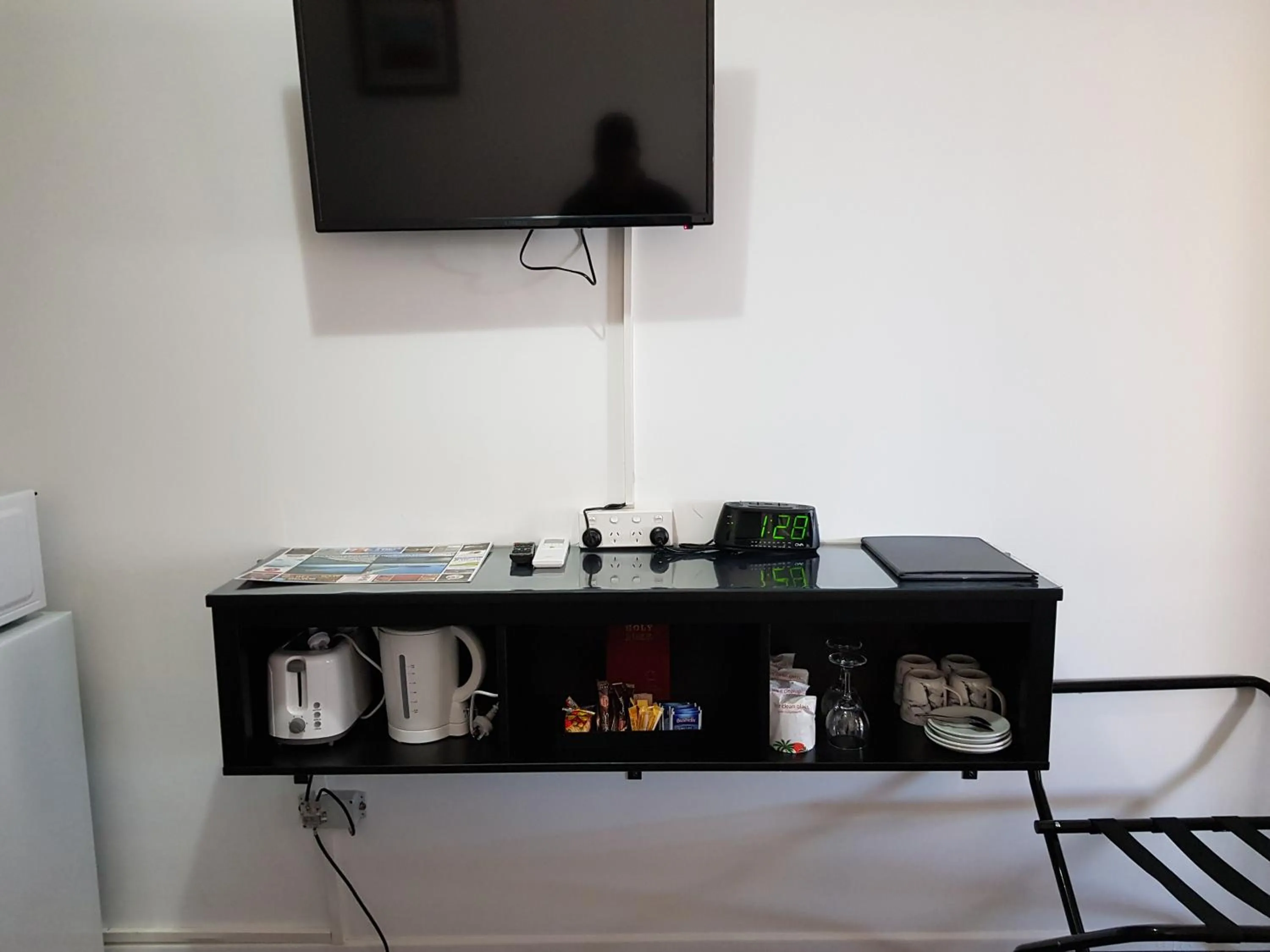 Coffee/tea facilities in The Q Motel Rockhampton