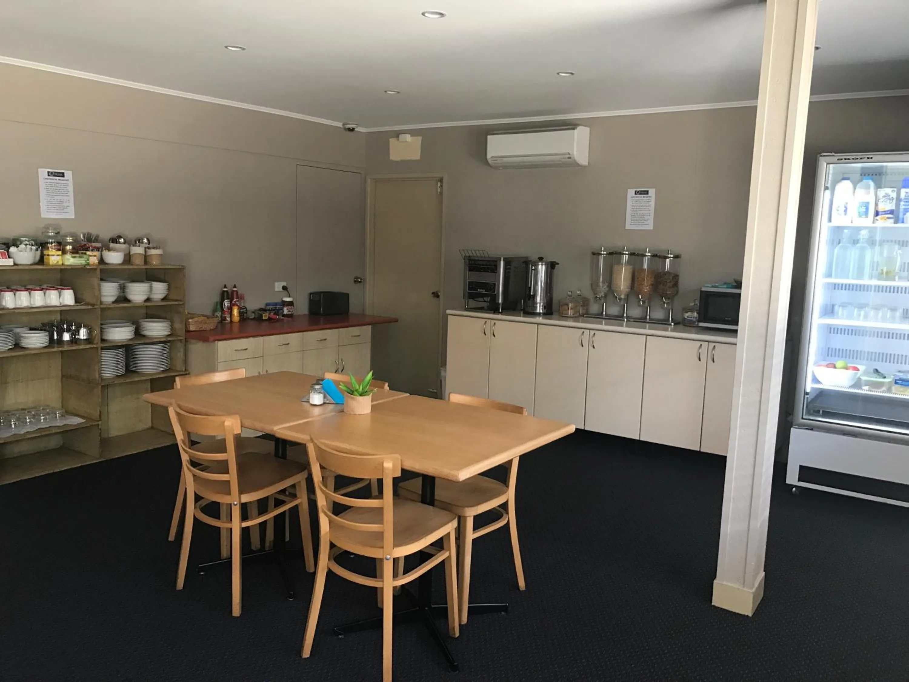 Dining area in The Q Motel Rockhampton