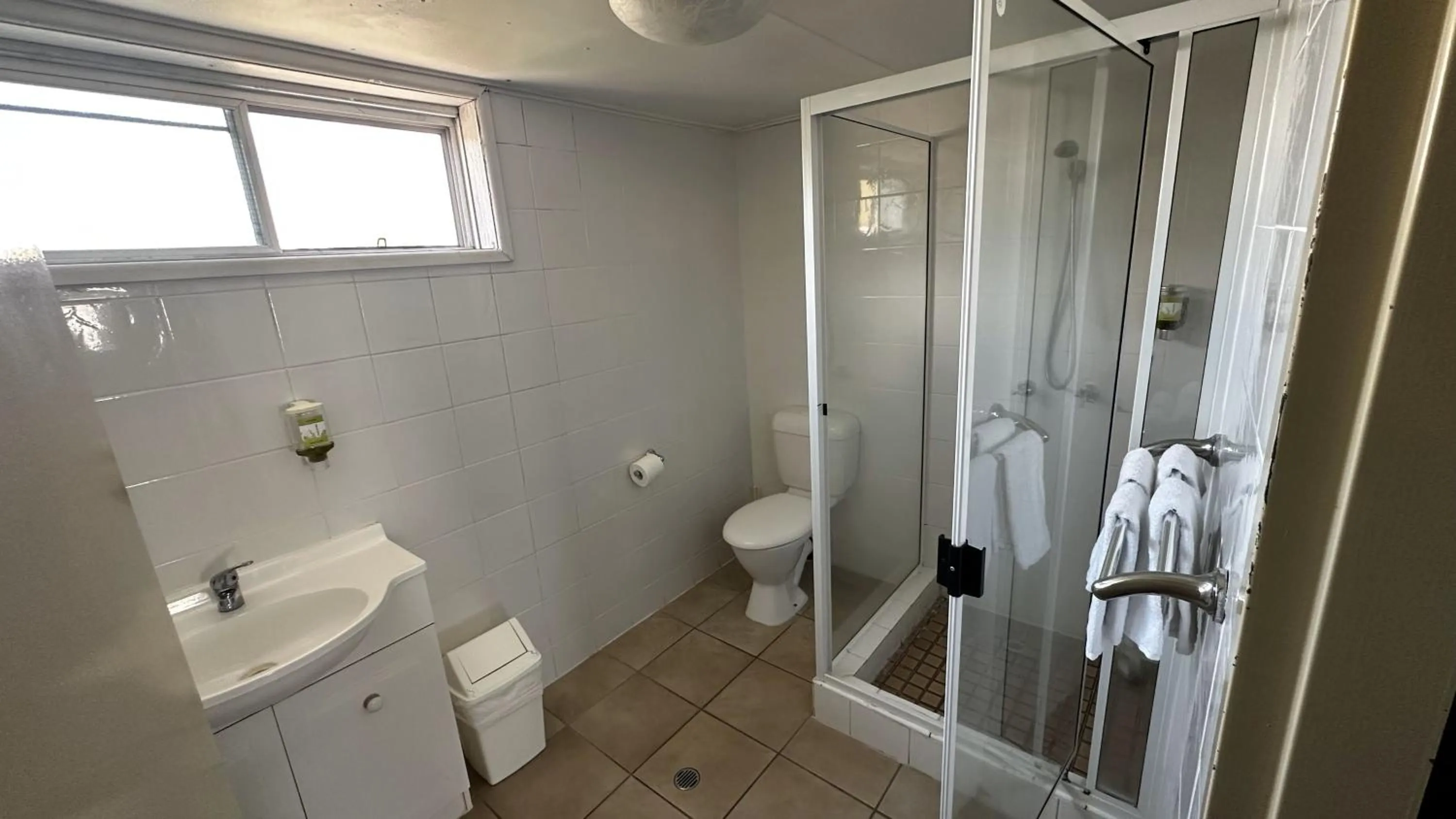 Shower in The Q Motel Rockhampton