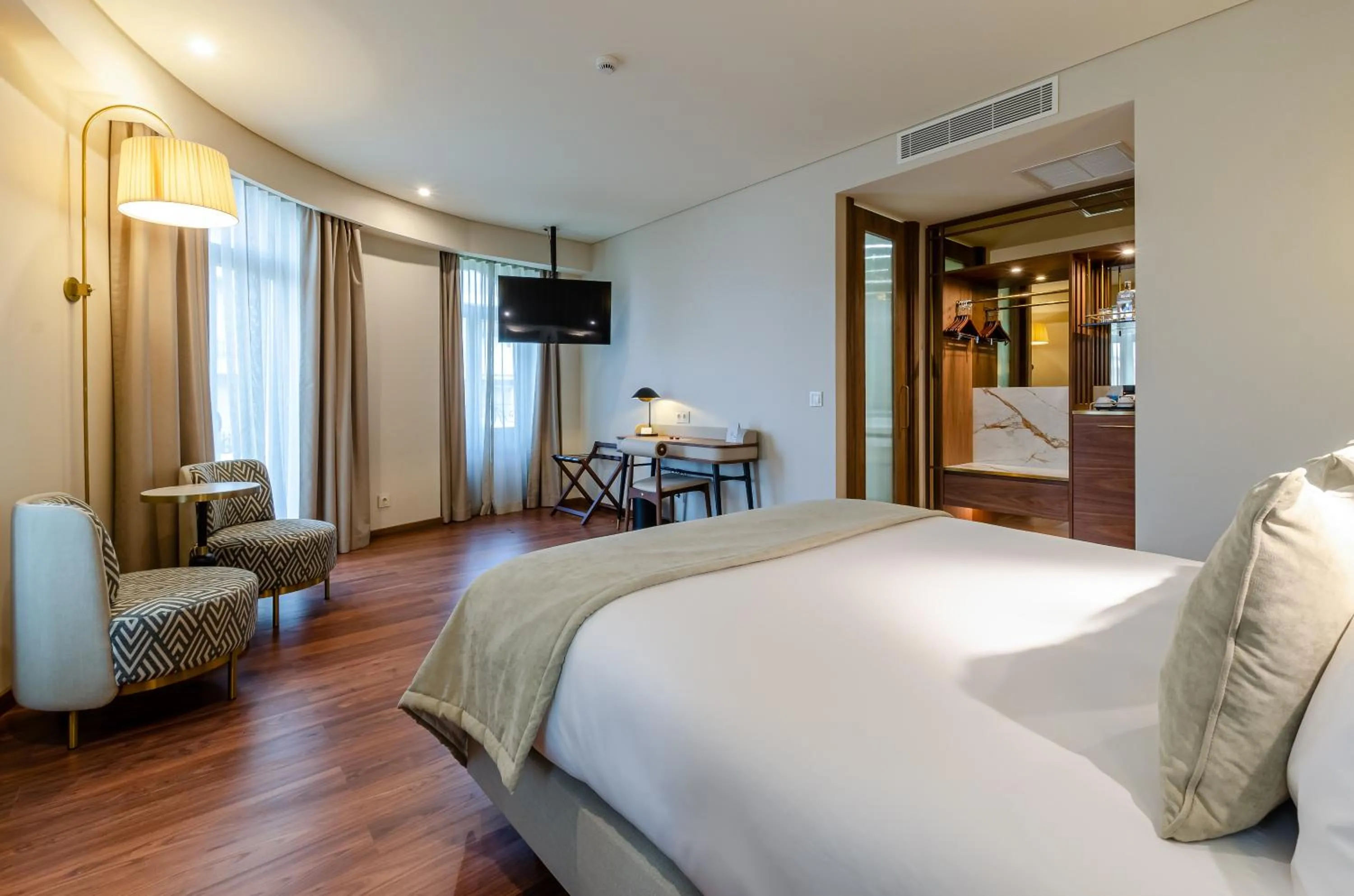 Bedroom, Bed in TURIM Lisboa Hotel